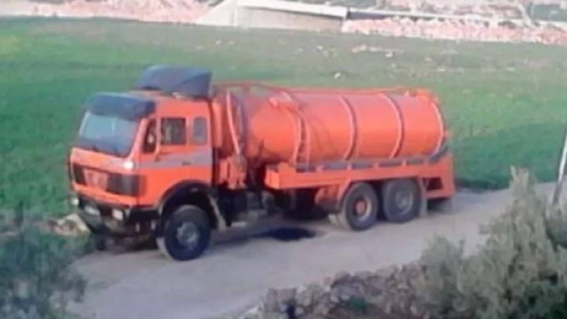 ضبط صهاريج مياه عادمة مخالفة بالظليل