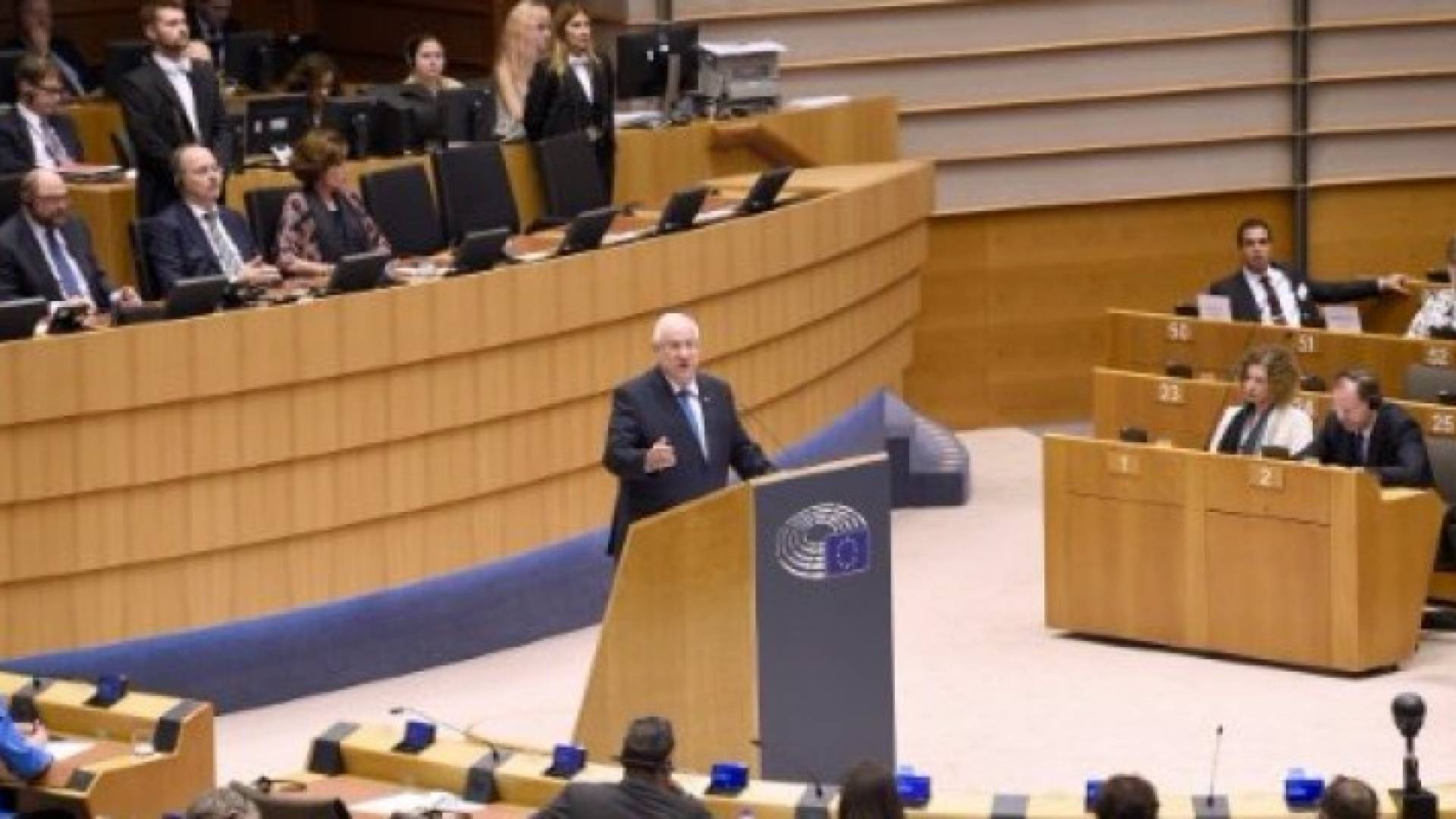 الكنيست الاسرائيلي يتبنى قانونا مثيرا للجدل حول إقصاء نواب