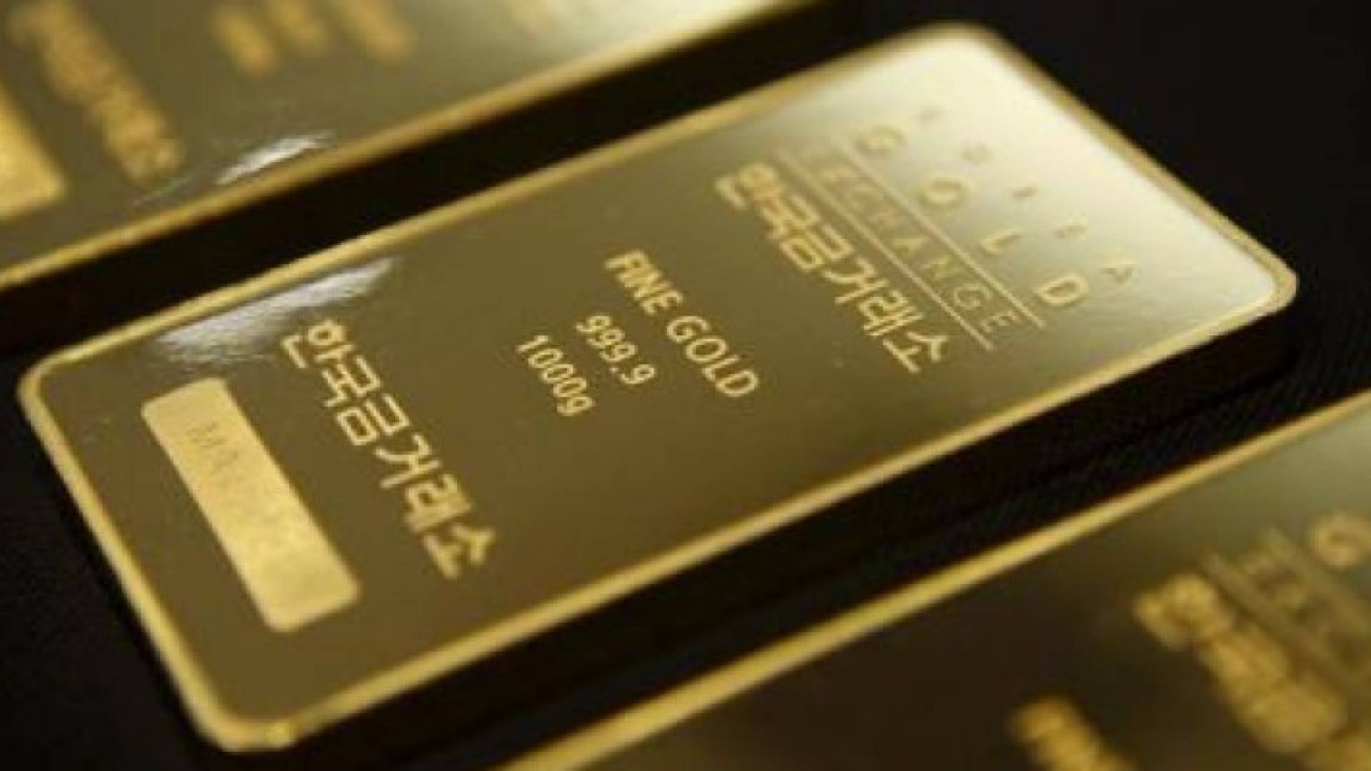 الذهب يهبط لأدنى مستوى في ثلاثة أسابيع