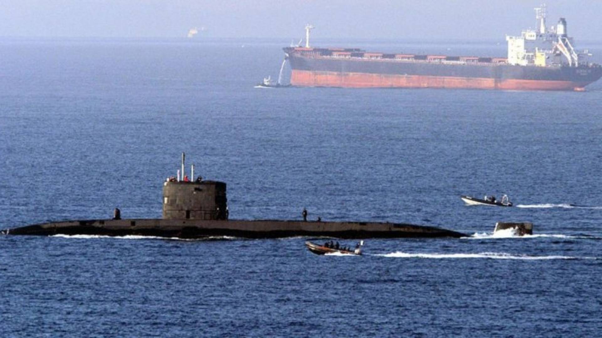 تصادم بين غواصة نووية بريطانية وسفينة قرب جبل طارق