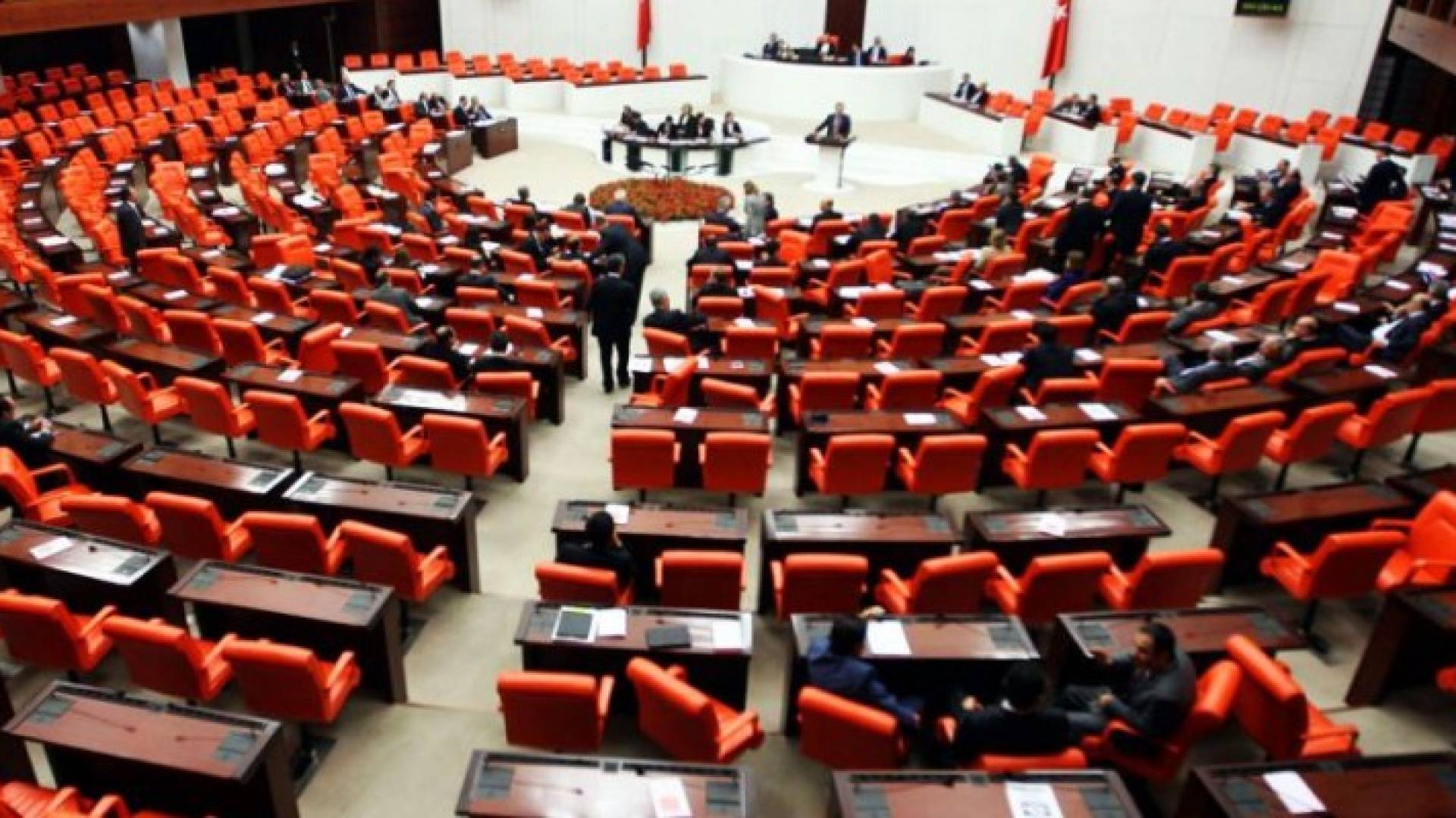 البرلمان التركي يصادق على فرض حال الطوارئ في البلاد