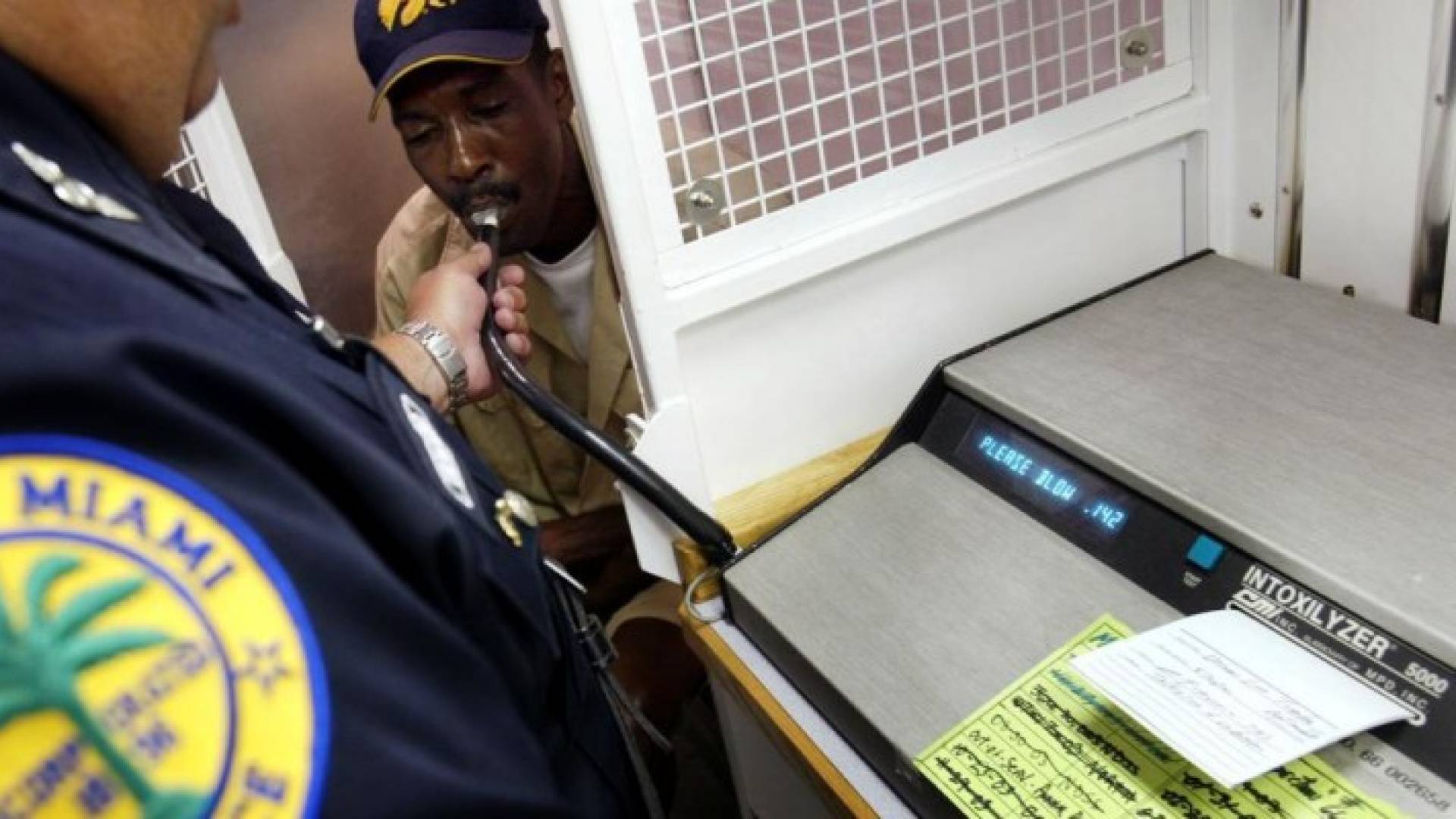 شرطة ميامي تطلق النار على رجل أسود أعزل