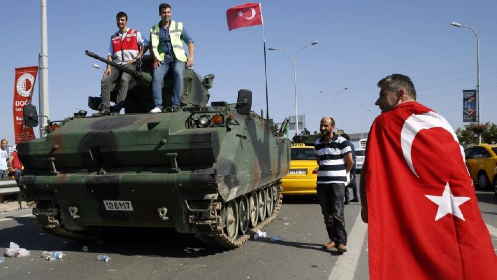 أردوغان يعلن يوم "الانقلاب" عطلة وطنية