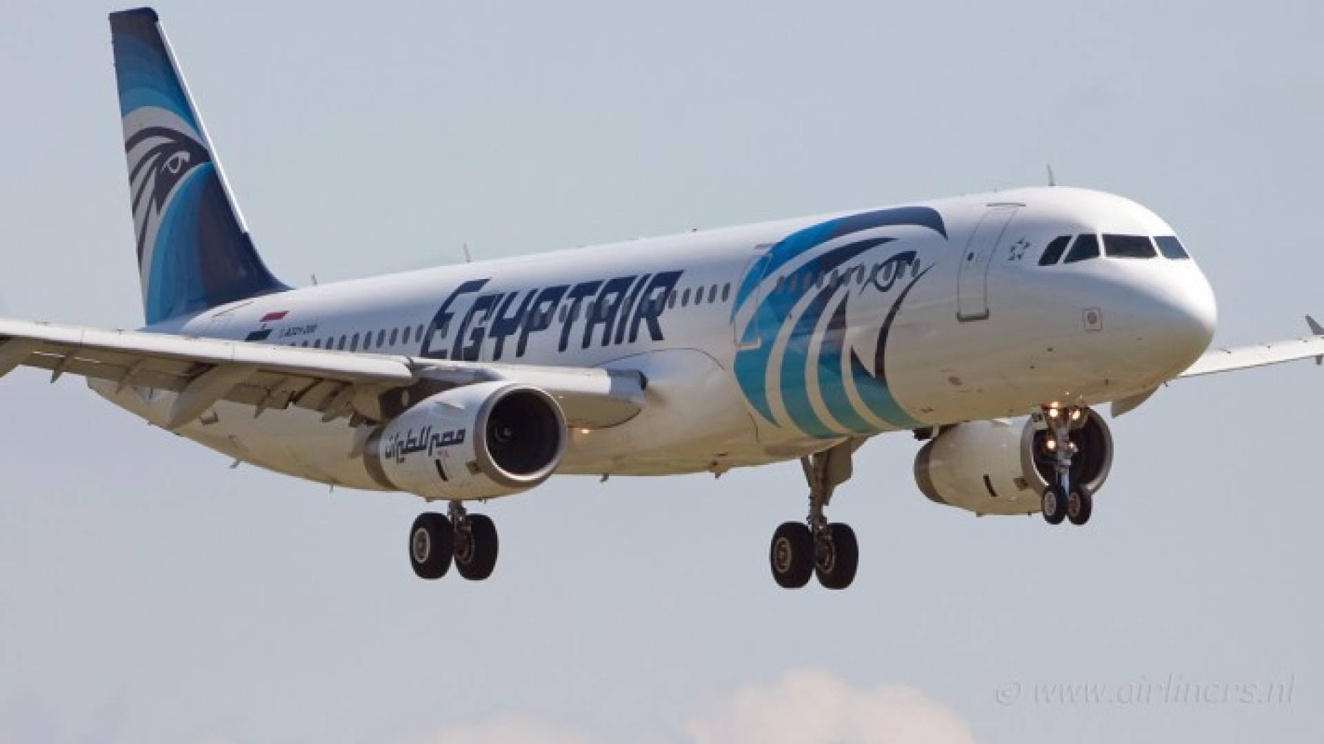 صحيفة: الطائرة المصرية تحطمت في الجو بعد حريق