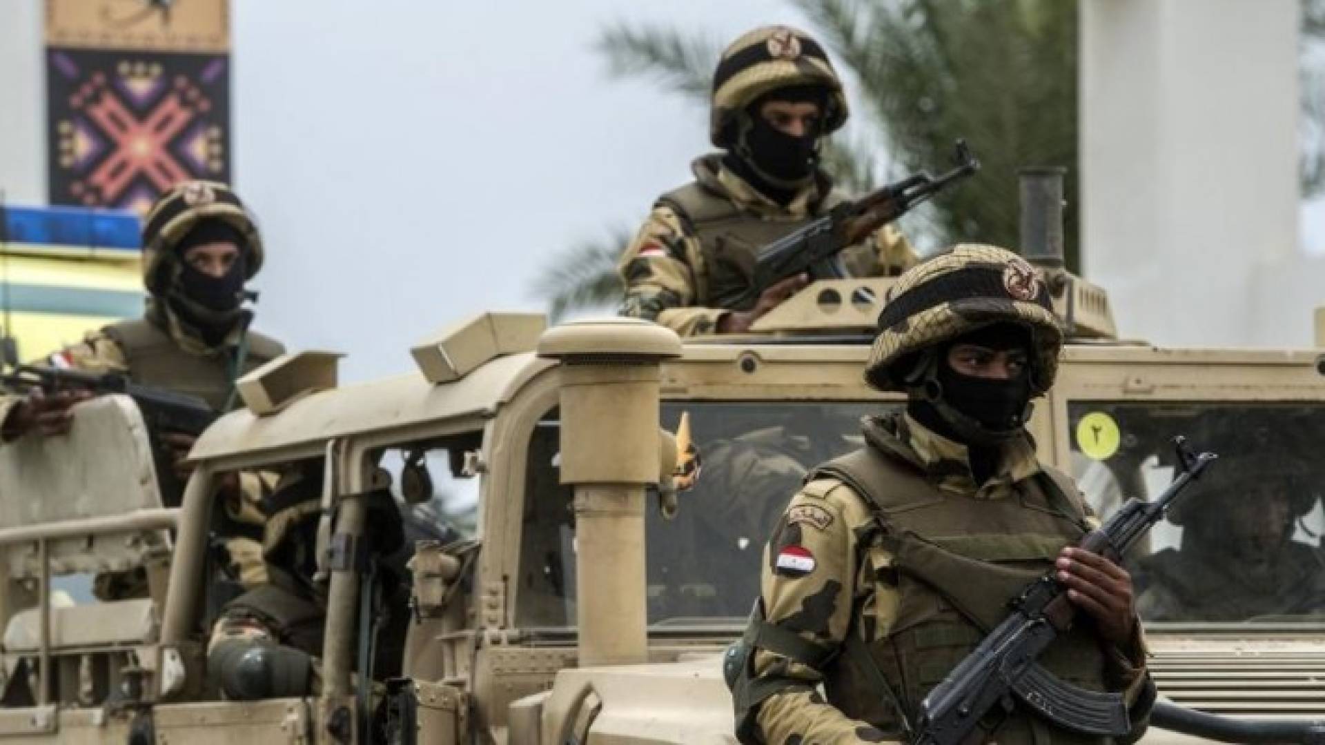 اشتباكات عنيفة بين الجيش المصري ومسلحين في رفح