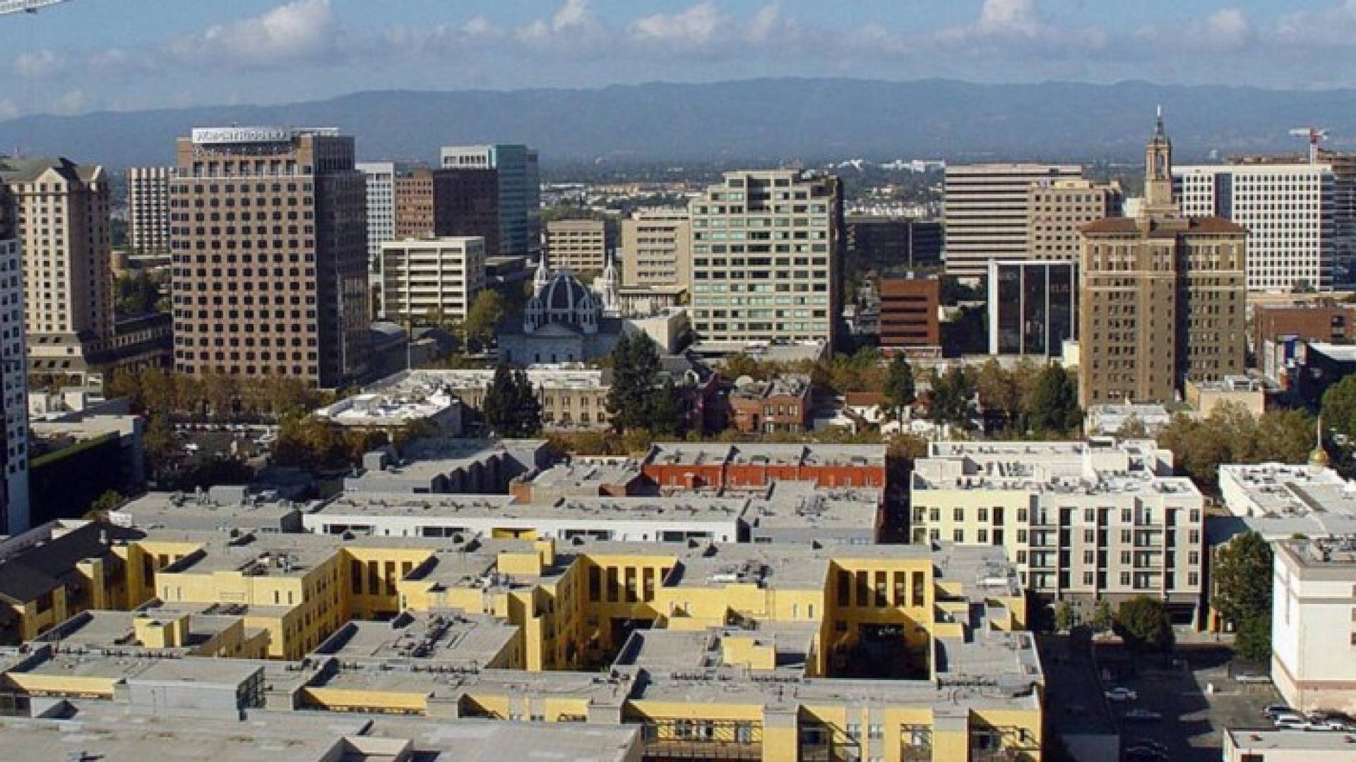  تعد منطقة وادي السيليكون مقرا لأكبر شركات التكنولوجيا في العالم