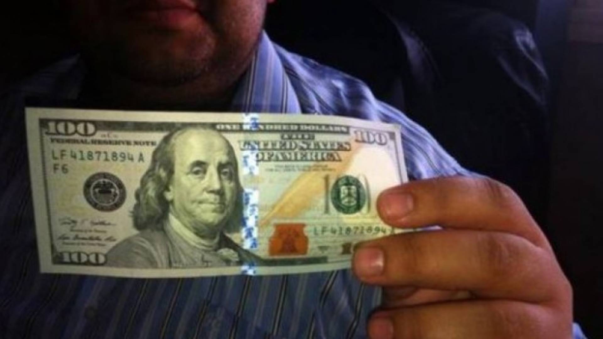 سبب اختيار اللون الأخضر لـلدولار الأمريكي..!