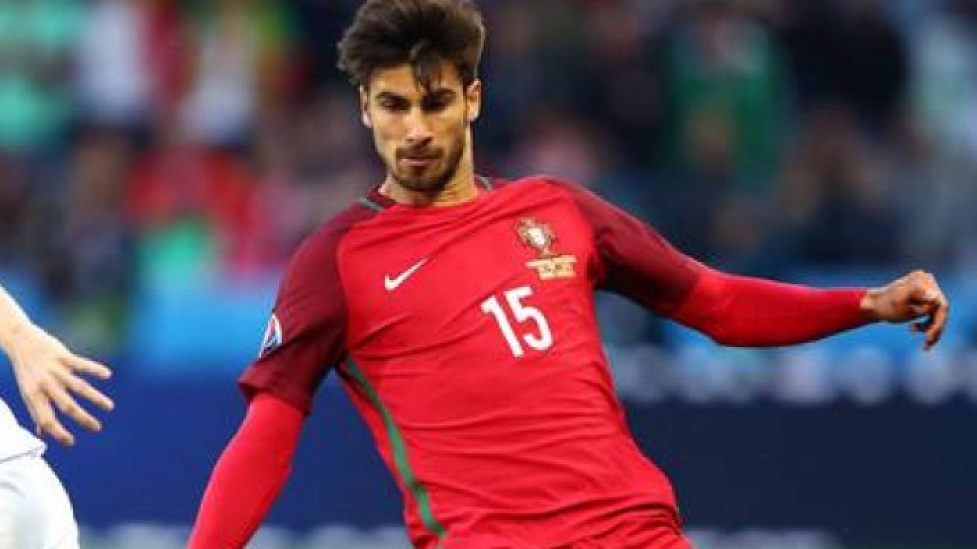 برشلونة يعلن التفاصيل المالية لصفقة غوميز