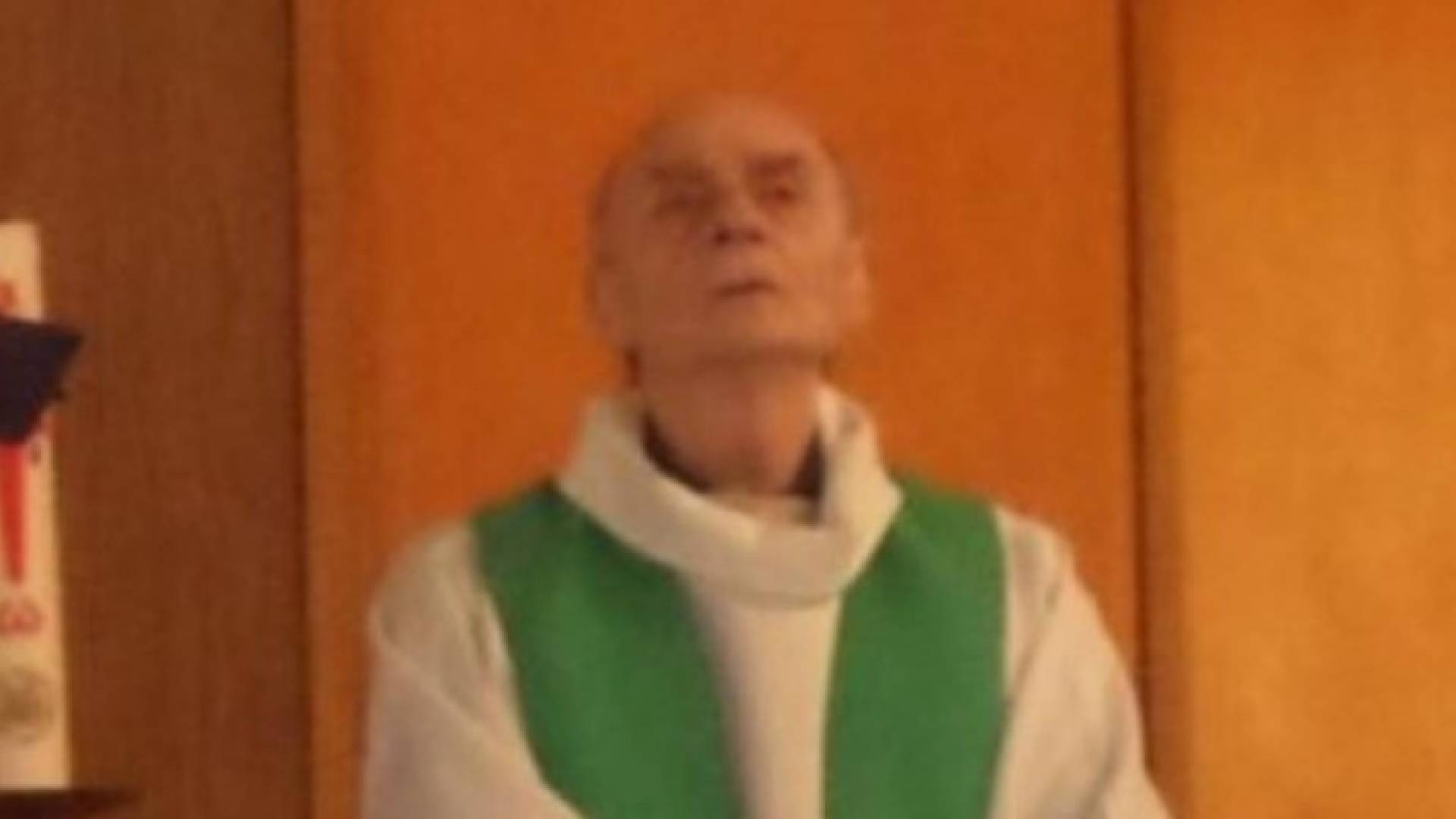 القسيس الذي ذبحوه في الكنيسة عمره 86 سنة واسمه Jacques Hamel 