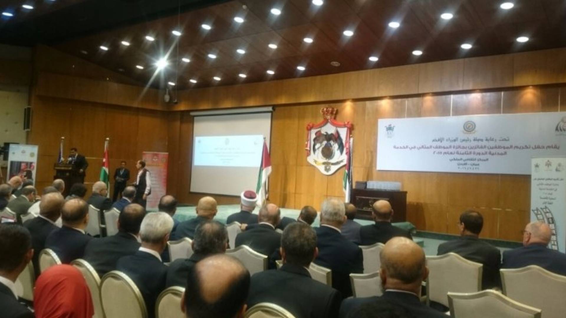 ديوان الخدمة المدنية يكرم موظفيه المثاليين