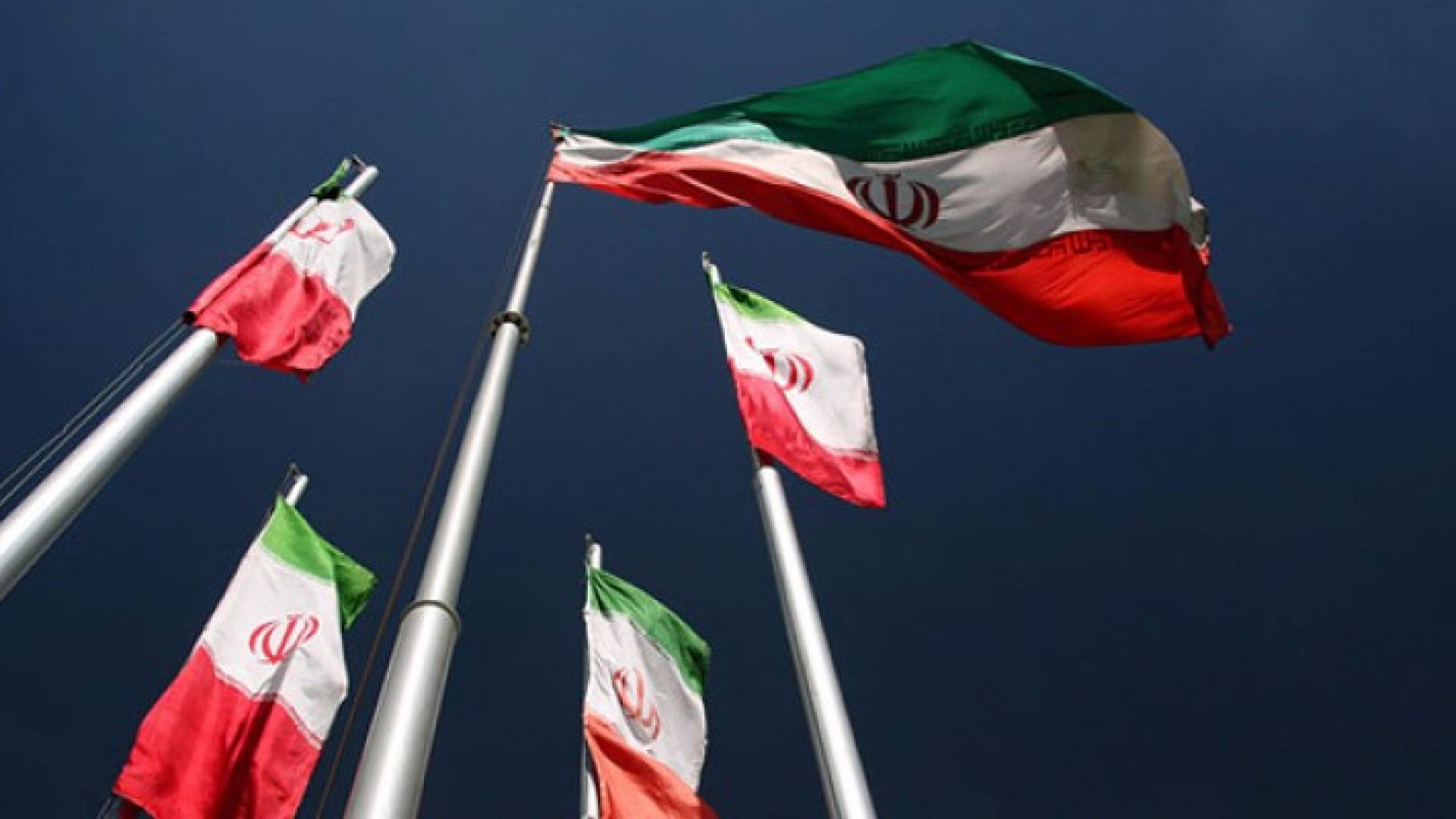 إيران تحدد سقفا للرواتب لإنهاء فضيحة طالت حكومتها