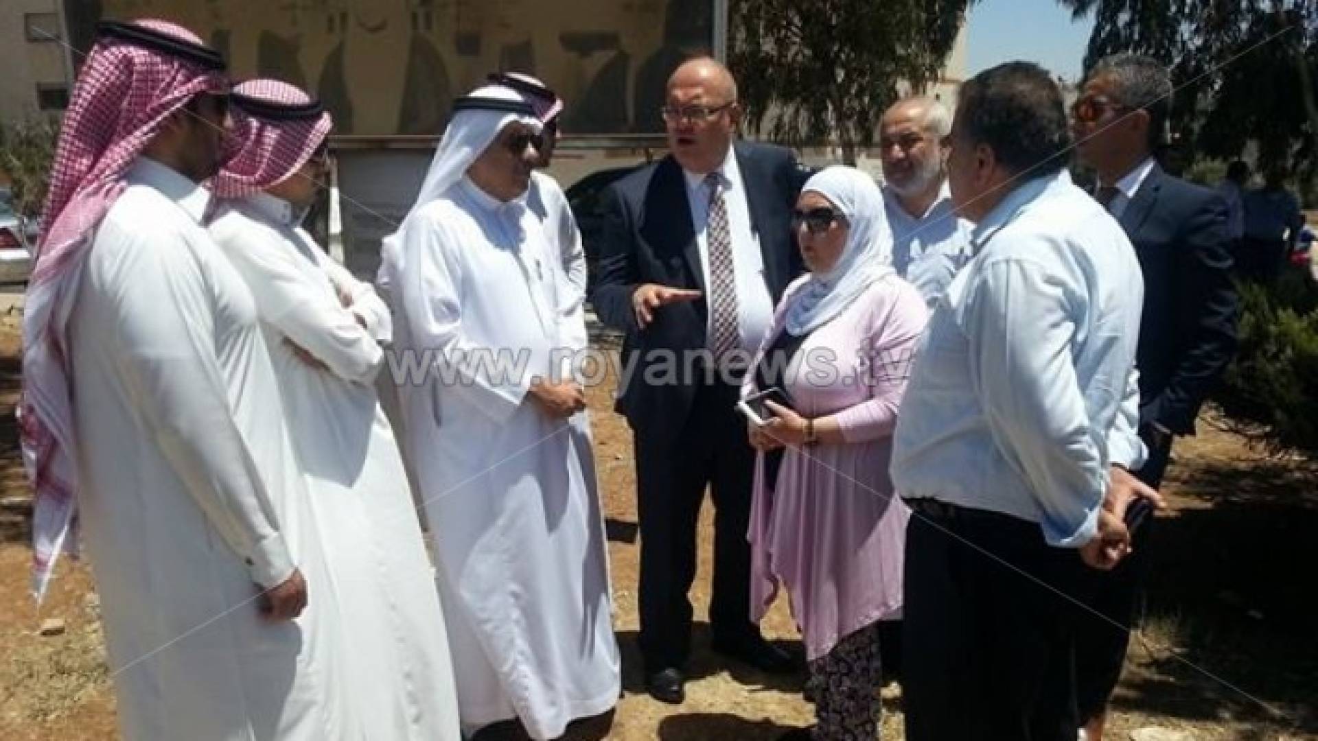 هلسه ووفد سعودي في جولة تفقدية لمشاريع قيد التنفيذ