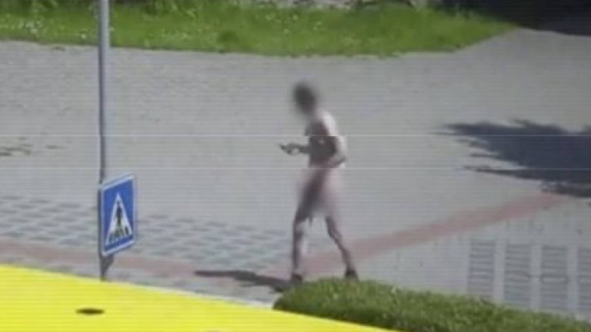 زبون ترك كل ملابسه رهنا وخرج عاريا لإحضار قيمة الفاتورة