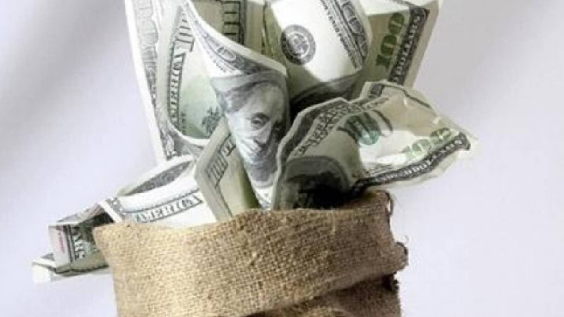 لبناني حاول توزيع 800 مليون دولار أميركي مزيفة