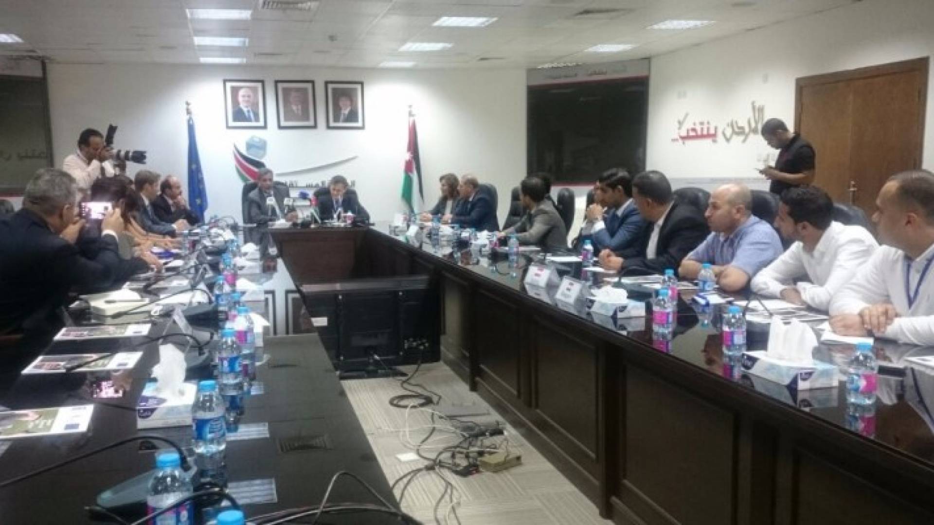 المستقلة للانتخاب والاتحاد الأوروبي يوقعان مذكرة تفاهم