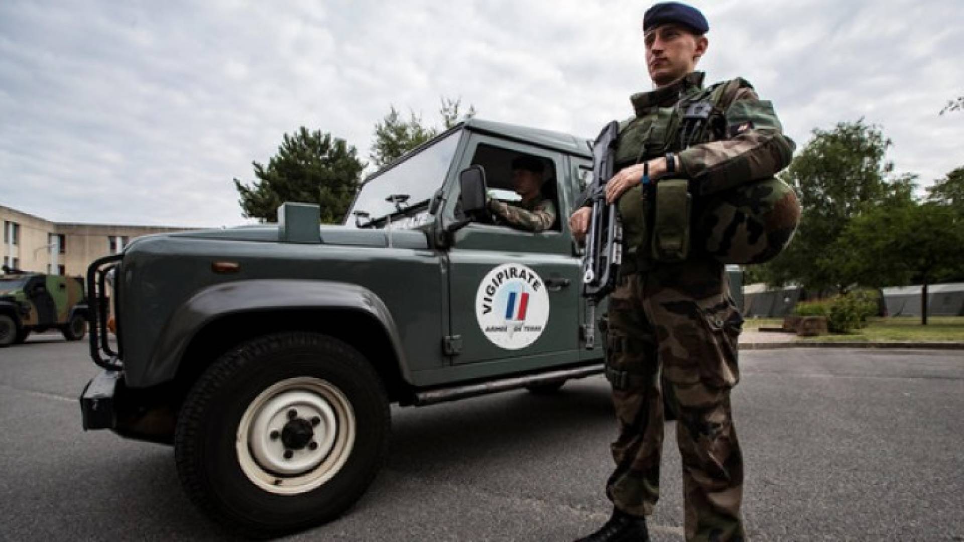 فرنسا: نشر 10 آلاف جندي لمساعدة الشرطة بتأمين المدن