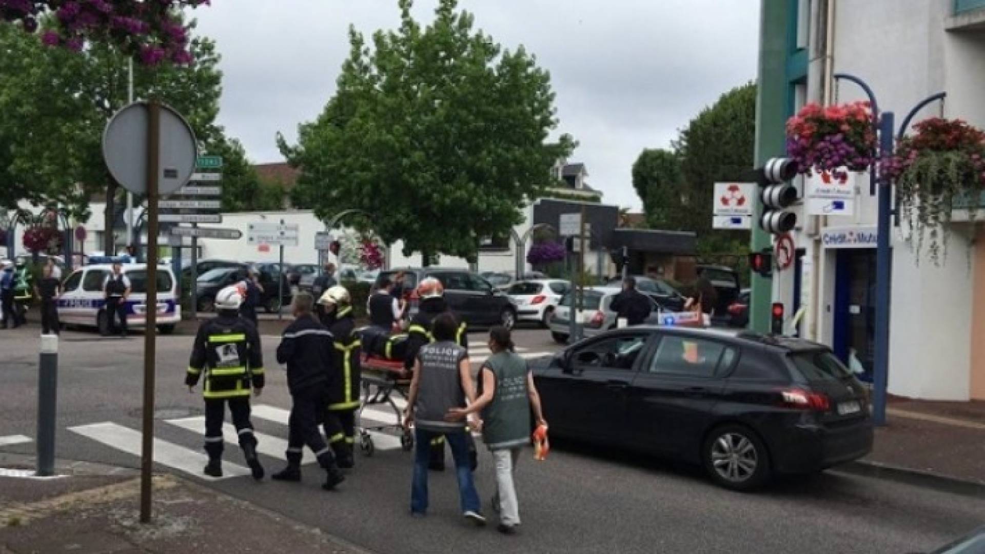 فرنسا تعلن اسم المنفذ الثاني لذبح الكاهن في "روان"