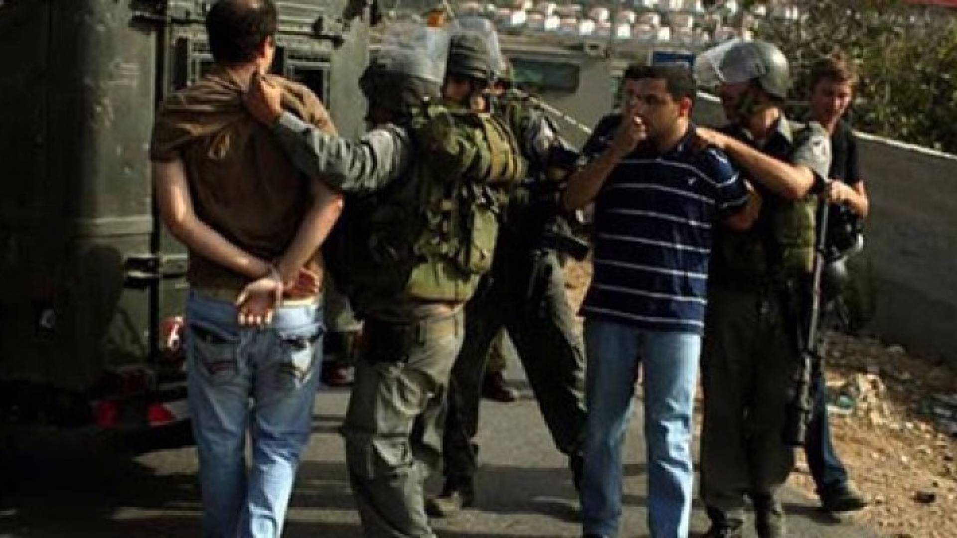 الاحتلال يعتقل 16 مواطنا بالضفة الغربية