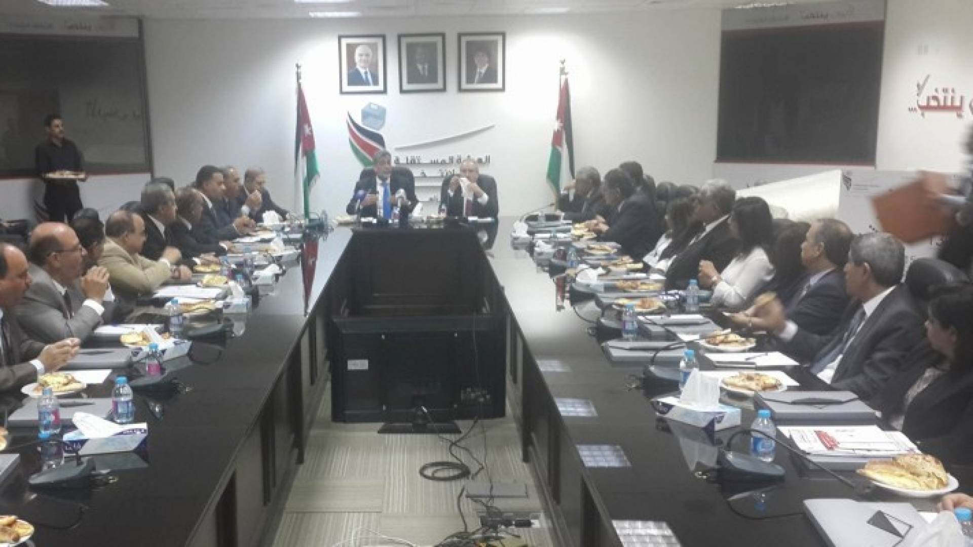 الكلالدة يلتقى عددا من سفراء الأردن