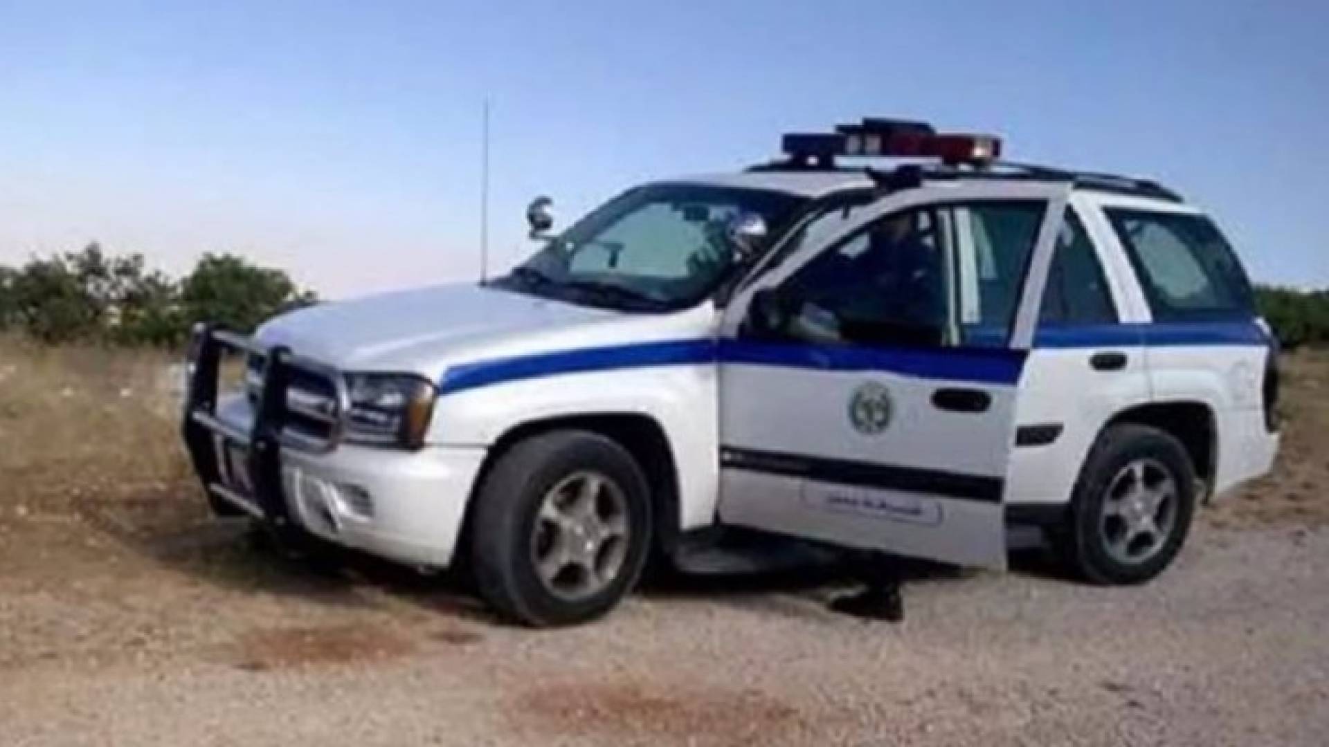 ضبط أسلحة في مركبة تحمل لوحة أرقام مزورة بالعقبة