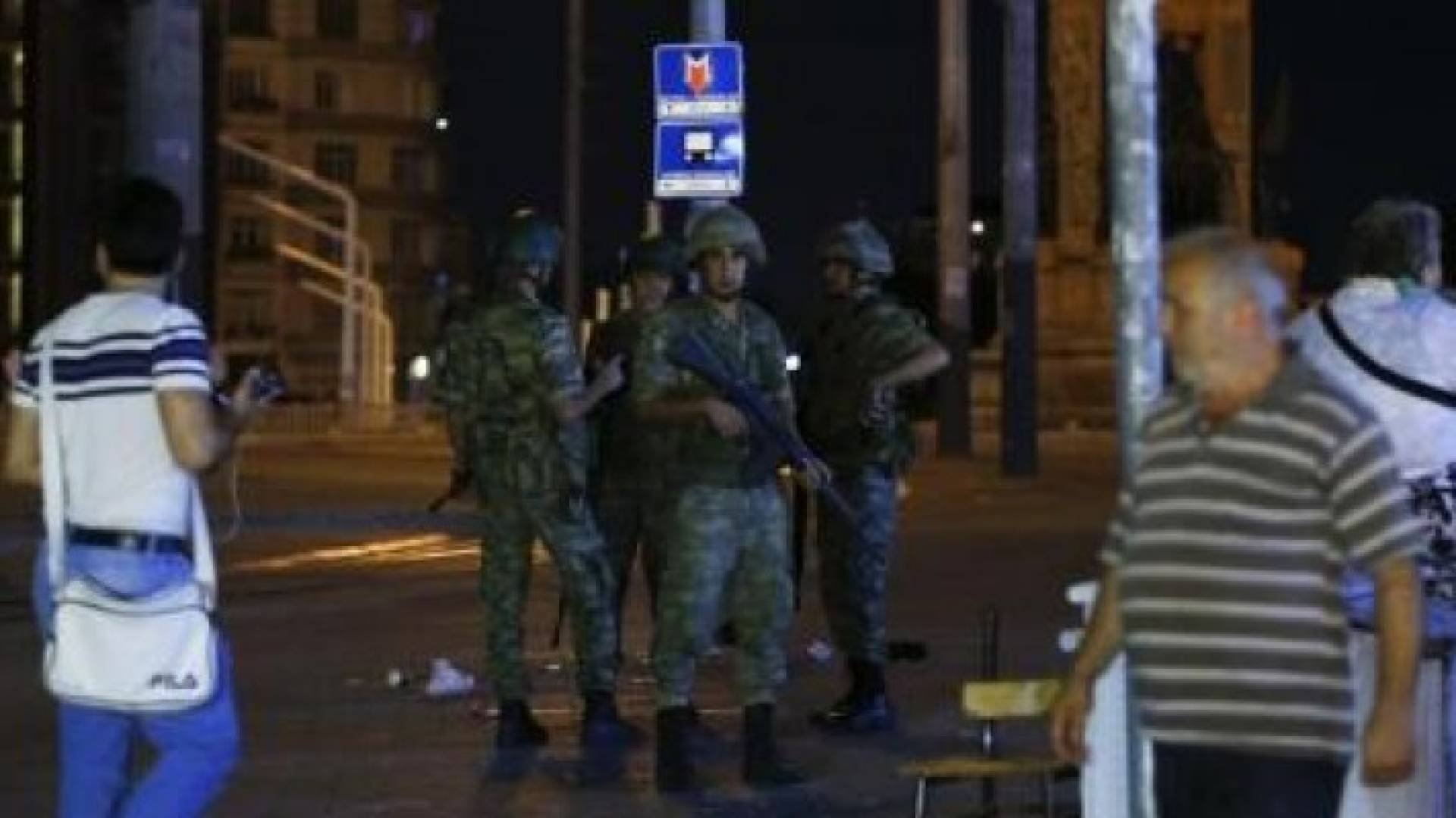 تركيا: وضع الجيش والمخابرات تحت إمرة الرئاسة