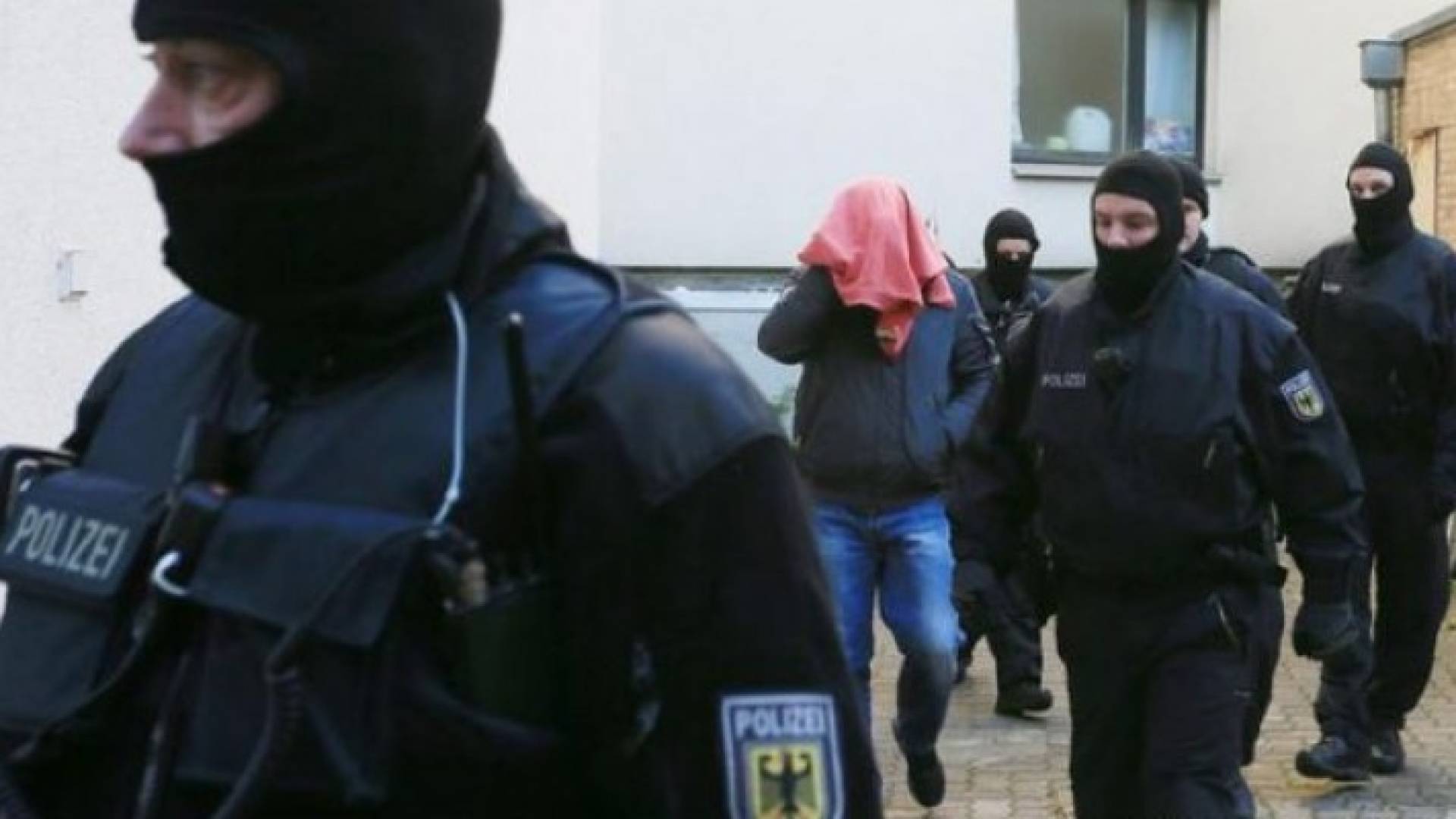 فرنسا: إيقاف طالب لجوء سوري على خلفية ذبح الكاهن