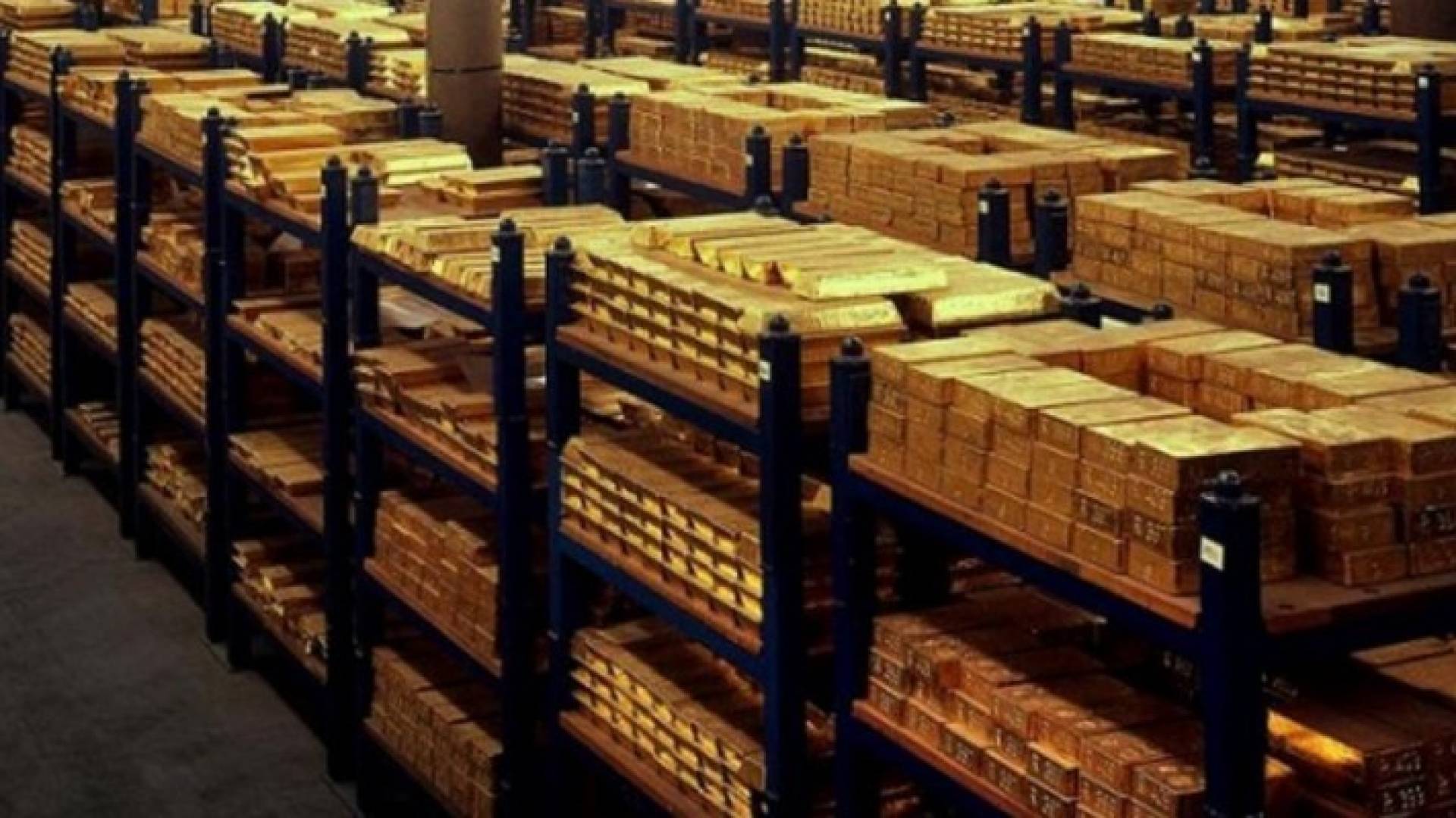 هبوط الدولار وصعود للذهب بعد بيانات أميركية ضعيفة