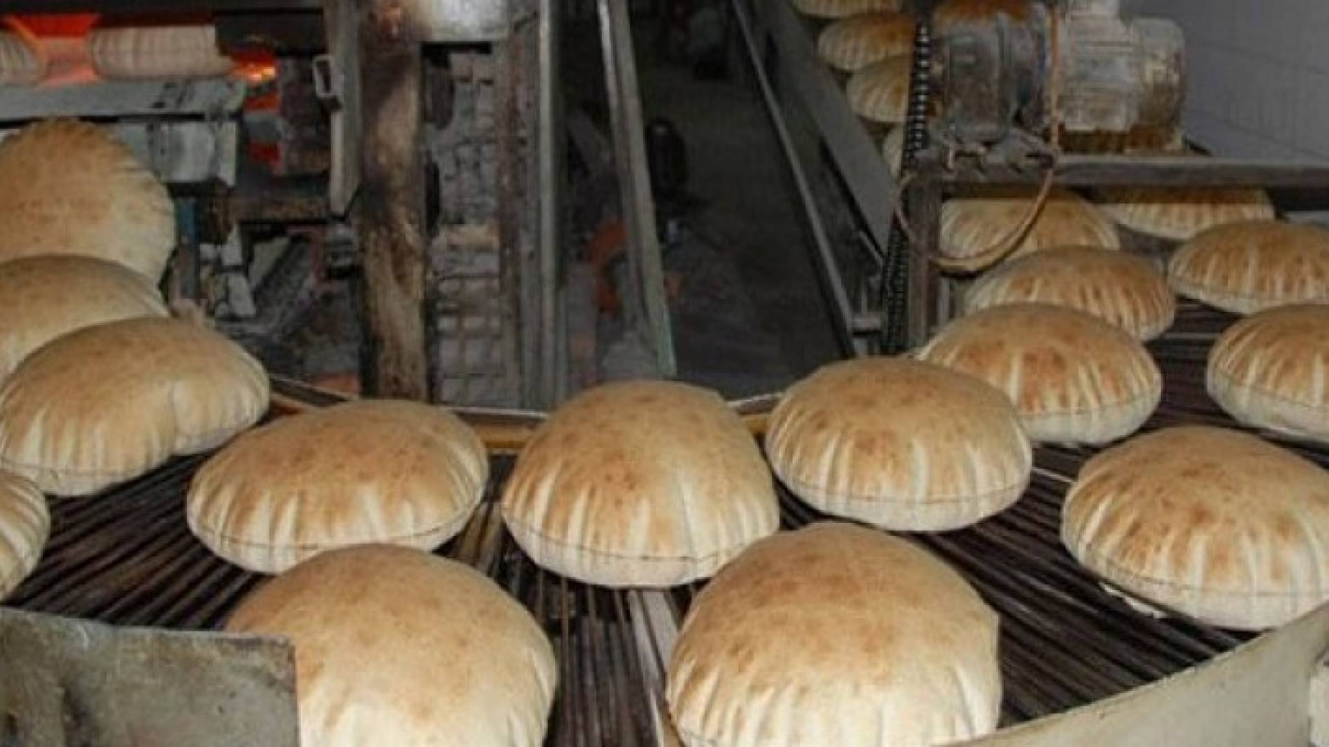 ملف الأسبوع: رحلة رغيف الخبز المدعوم من المطحنة إلى التنور .. فيديو