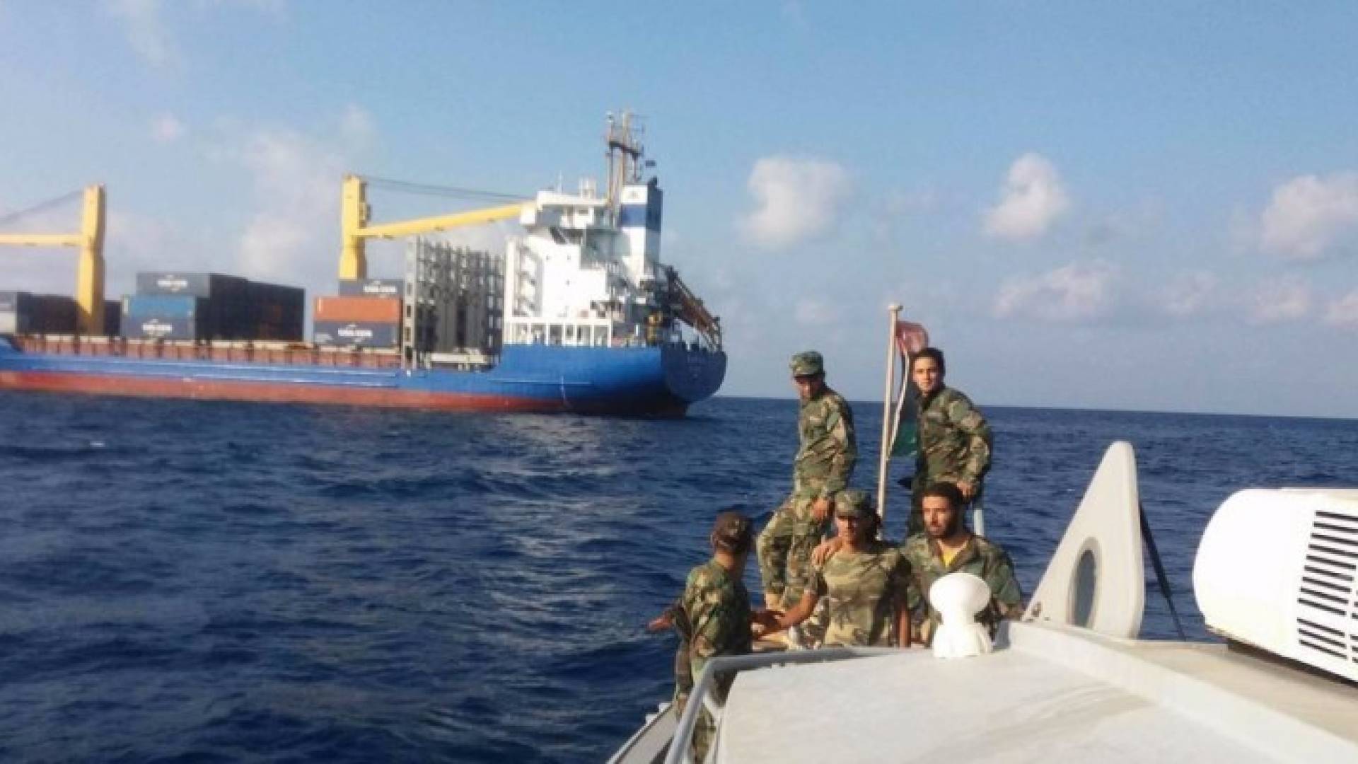 الجيش الليبي يحتجز باخرة كندية للتفتيش