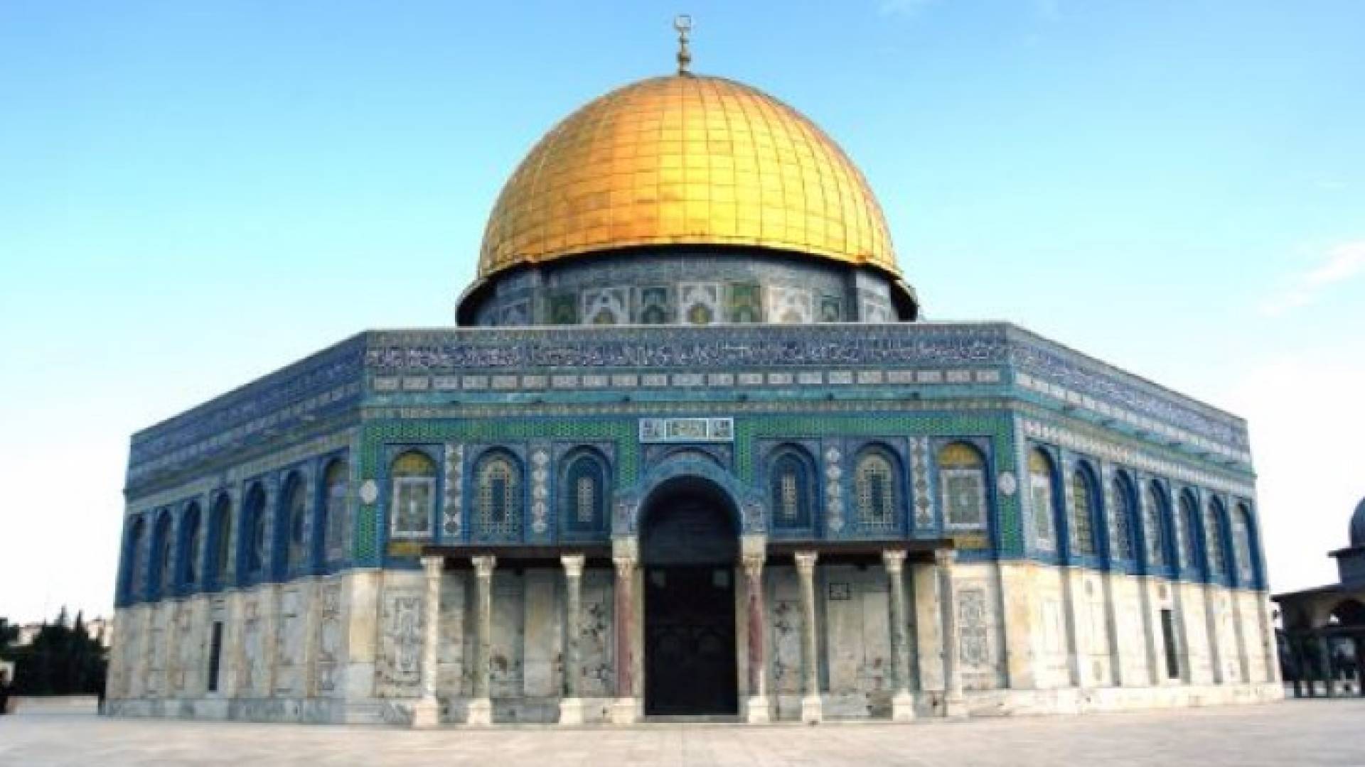 الأوقاف تطالب الاحتلال وقف اعتداءاته ضد حراس وموظفي المسجد الأقصى