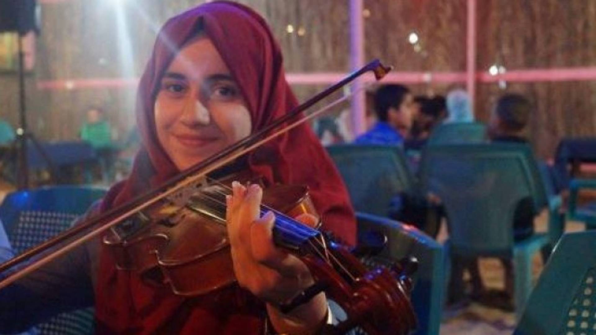قهرت السرطان .. قصة تفوق الفتاة الفلسطينية التي أدت امتحانات الثانوية بغرفة العلاج الكيماوي