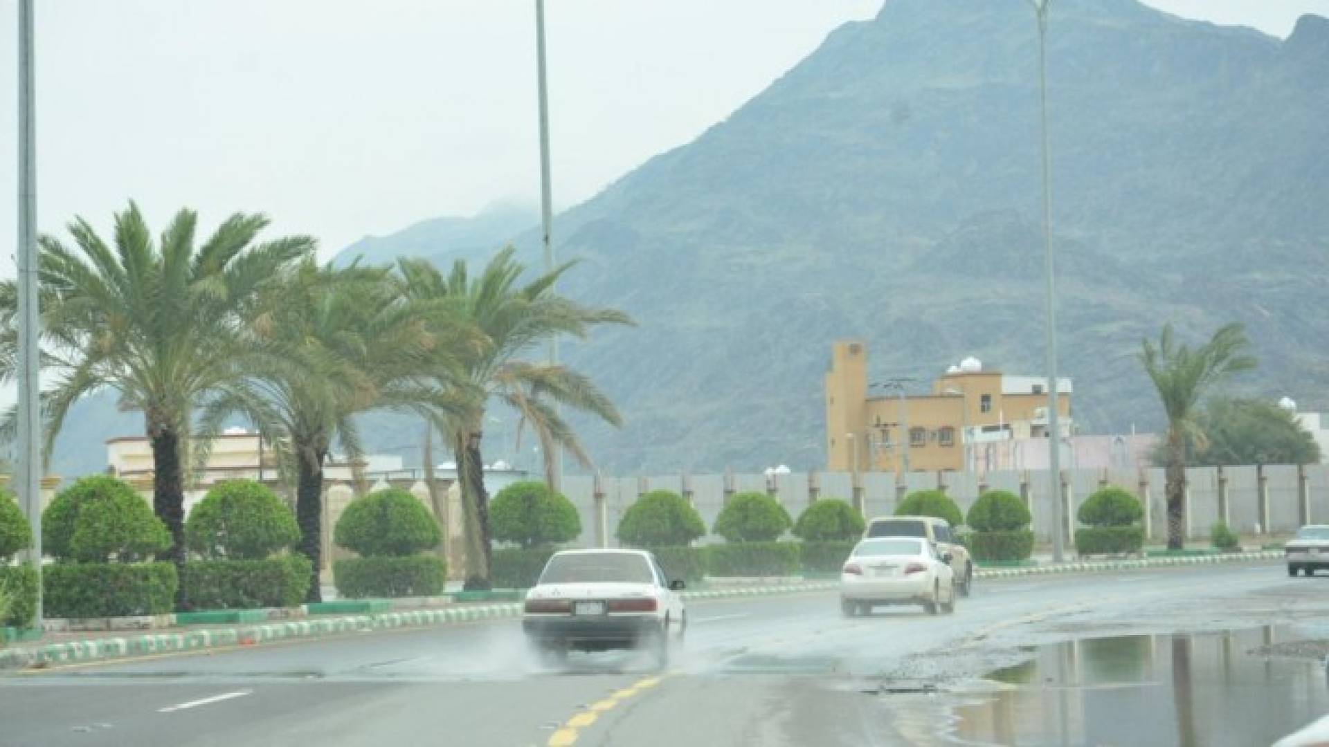 أمطار صيفية على مناطق متفرقة بالسعودية
