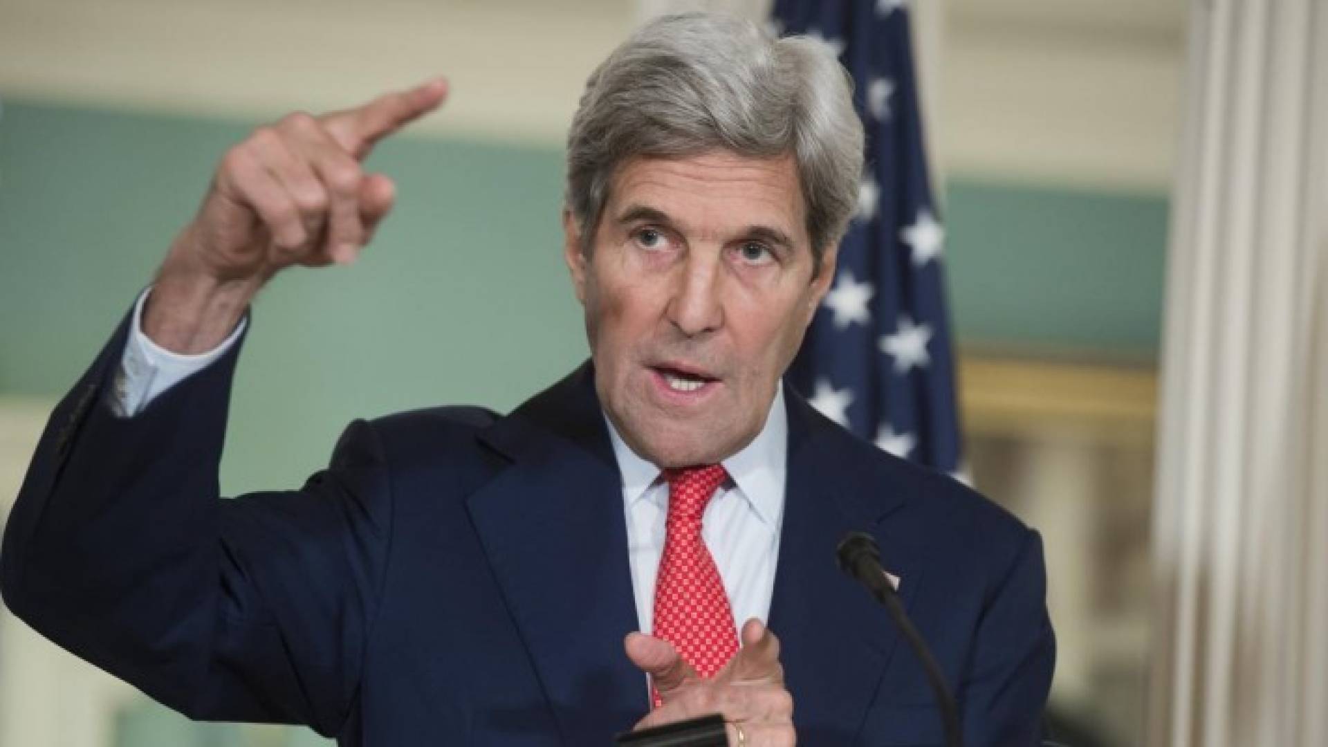 كيري يطالب روسيا والأسد بوقف الهجمات في سوريا