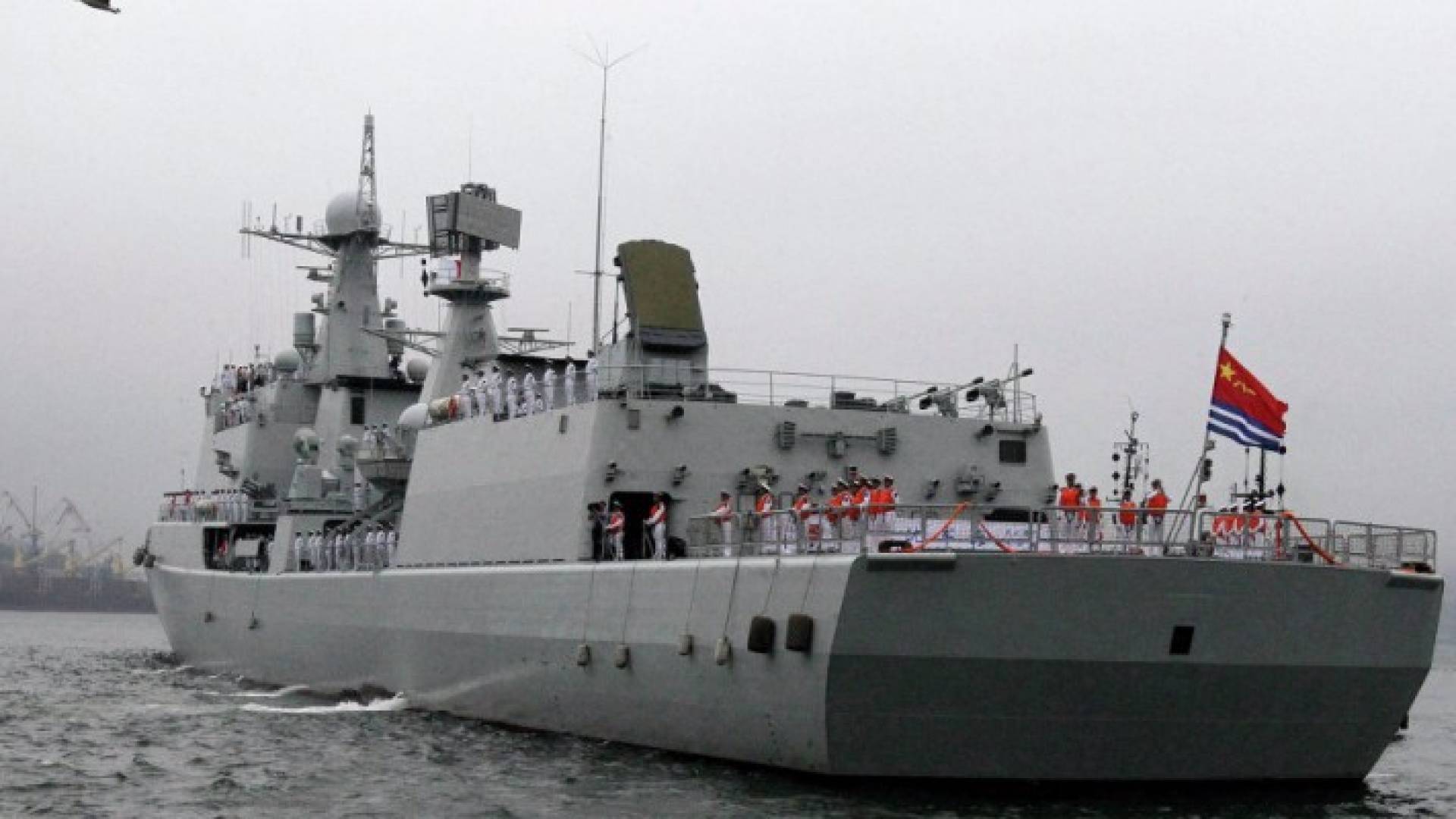 البحرية الصينية تطلق عشرات الصواريخ والطوربيدات