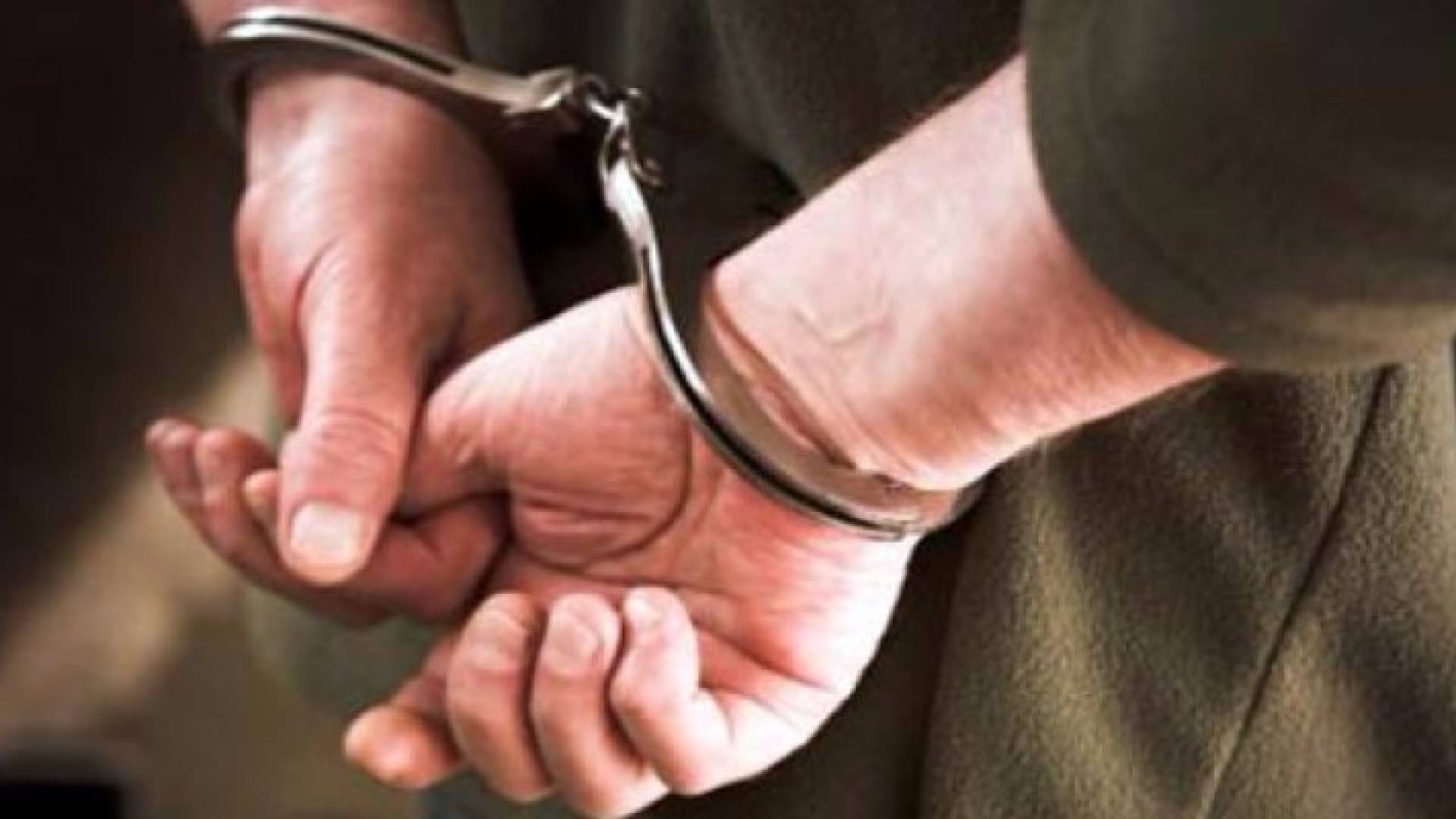 القبض على احد المشبوهين في قضايا السرقة والتزوير ..تفاصيل