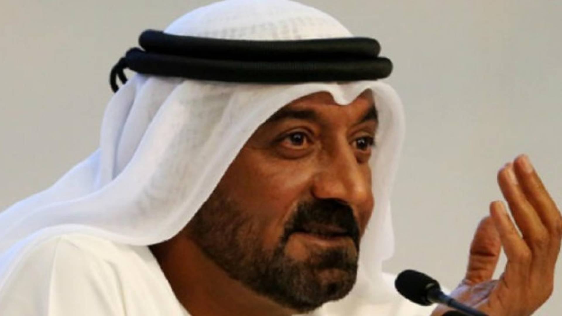 رئيس دائرة الطيران المدني في دبي: وفاة أحد رجال الإطفاء أثناء إخماد حريق الطائرة