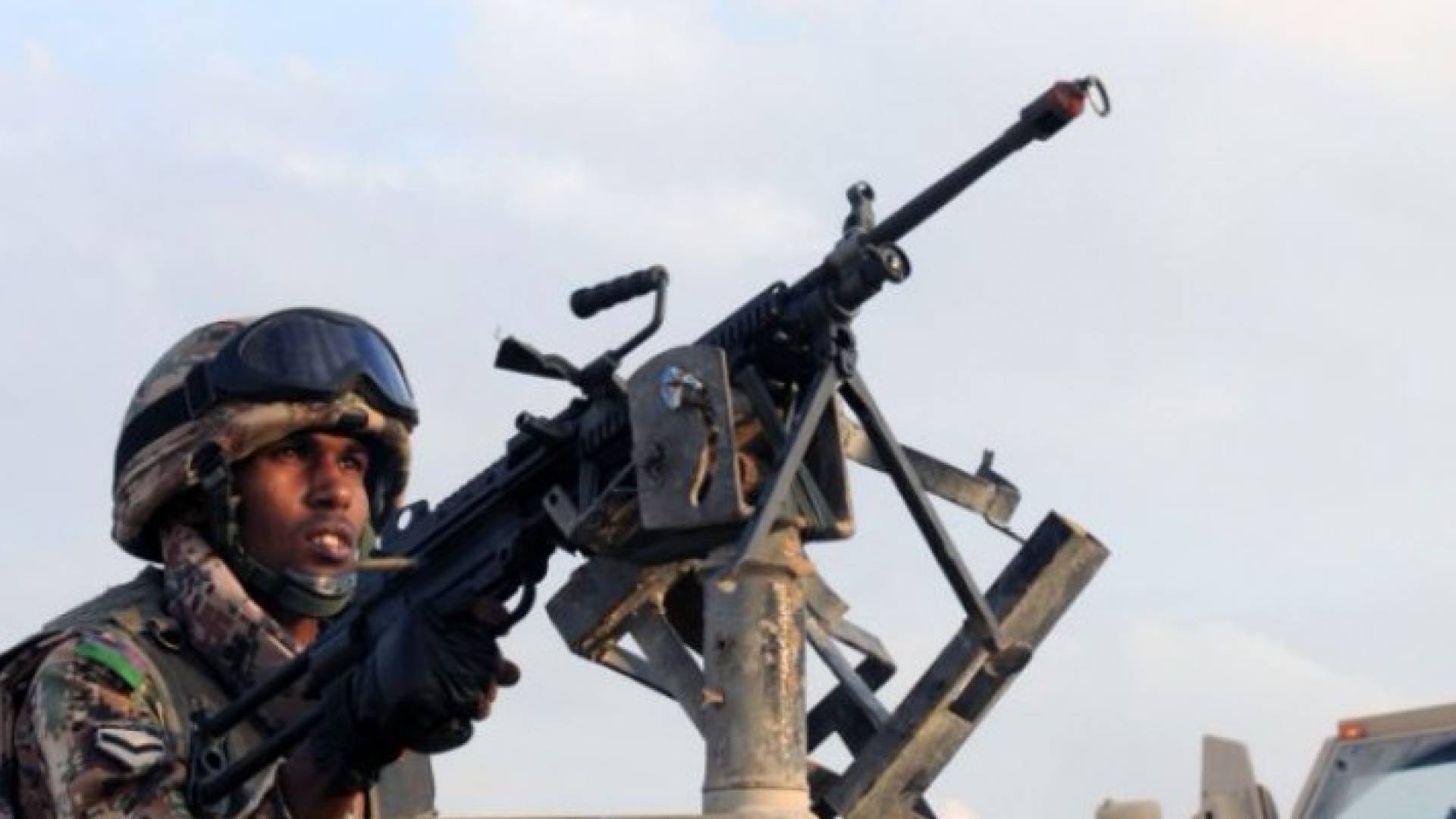 الجيش يحذر من اقتراب الحدود " دون تنسيق " ويقتل متسلل