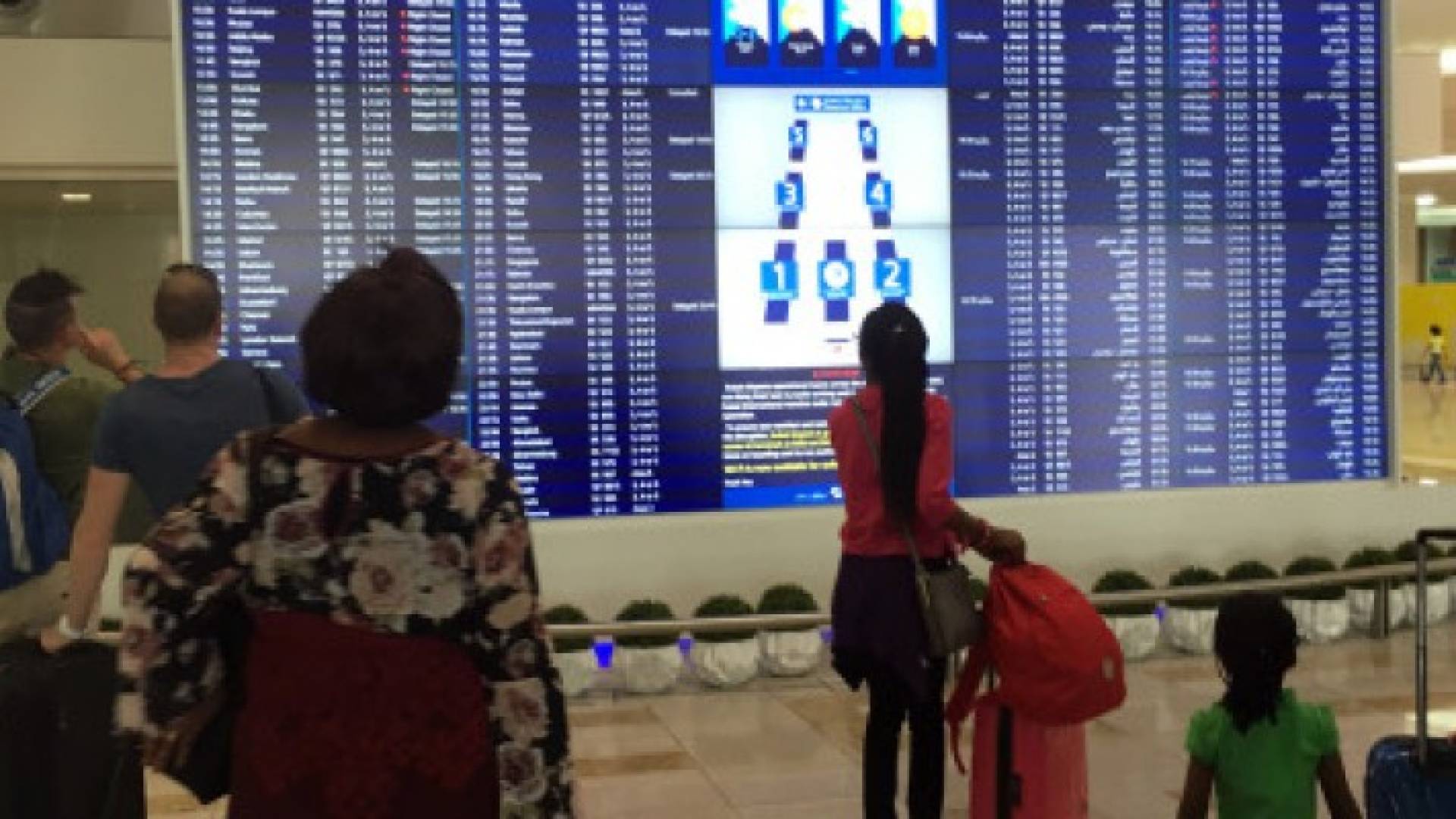 بينها 5 عواصم عربية .. الإمارات تحذر مواطنيها من السفر لـ10 دول لأسباب أمنية