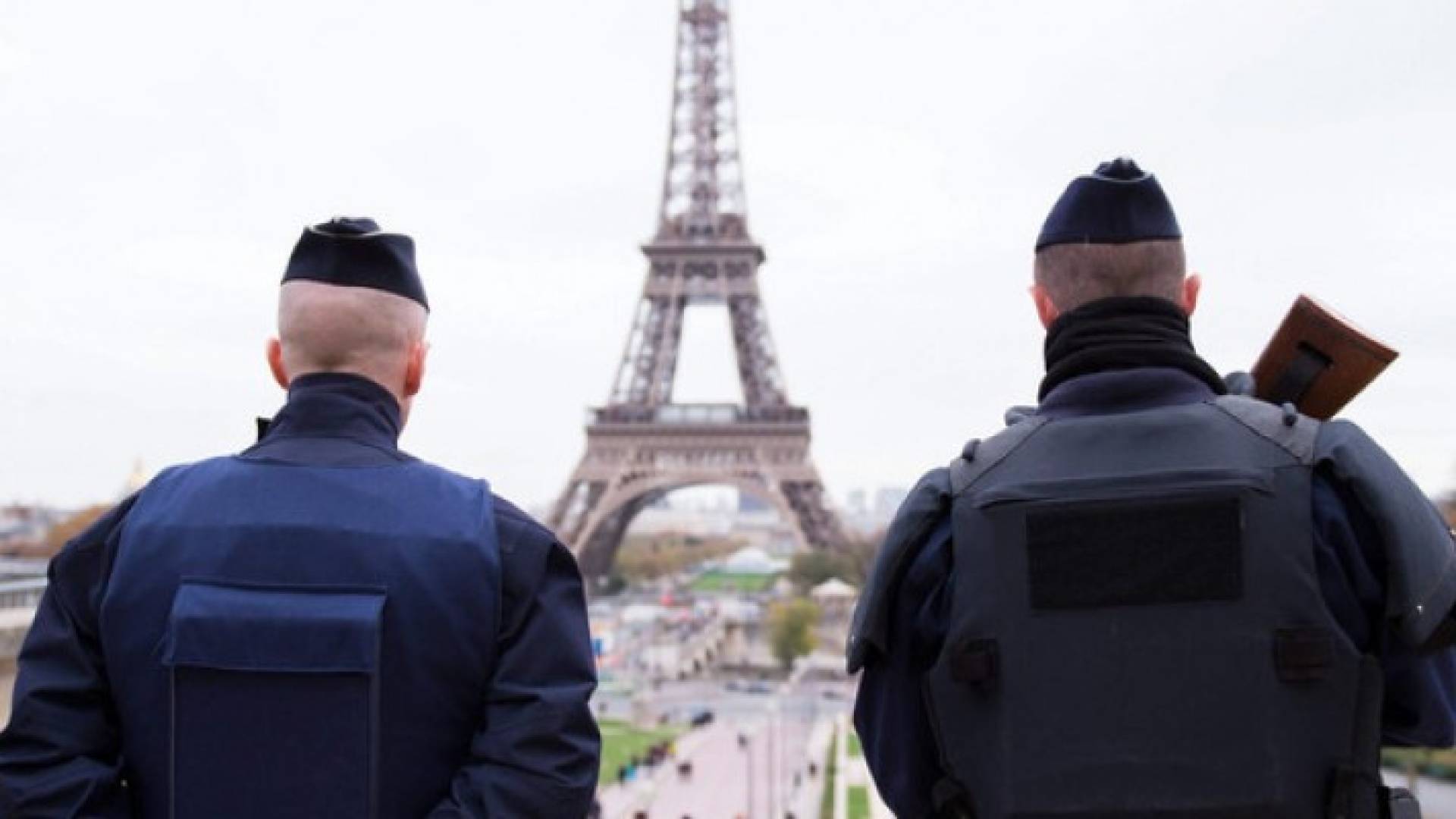 إخلاء برج ايفل بعد العثور على طرد مشبوه