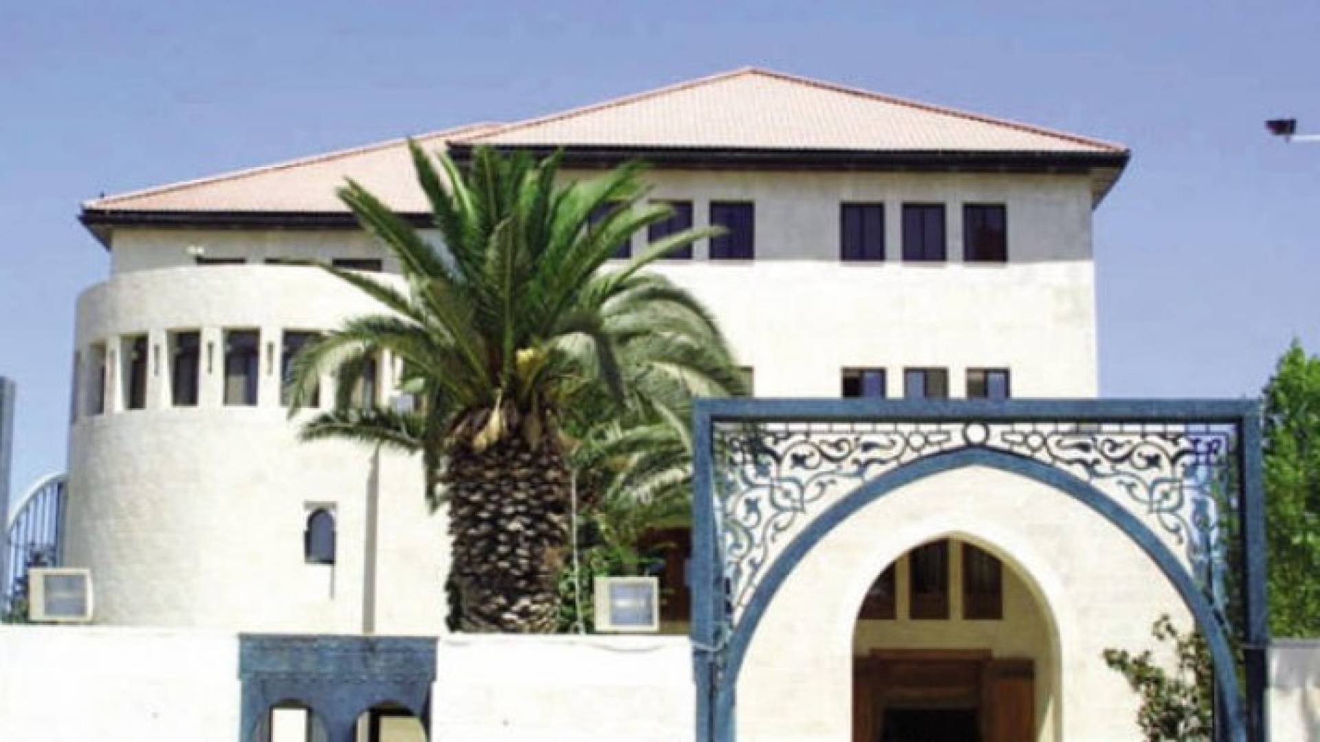 الحكومة تدرج مشروع معالجة النفايات الصناعية والطبية بمشاريع الشراكة