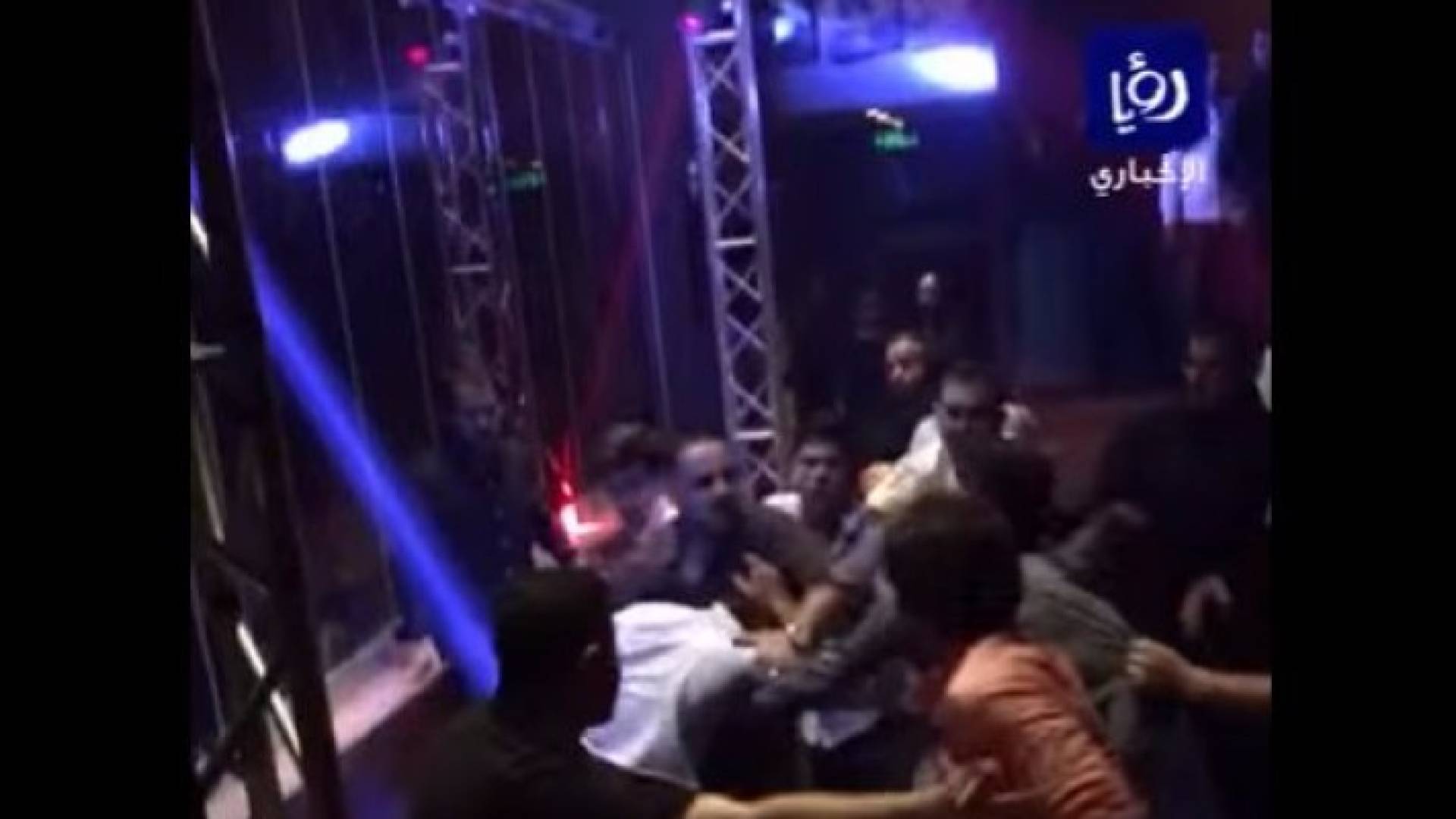 بالفيديو: مشاجرة داخل أحد النوادي الليلية في عمان