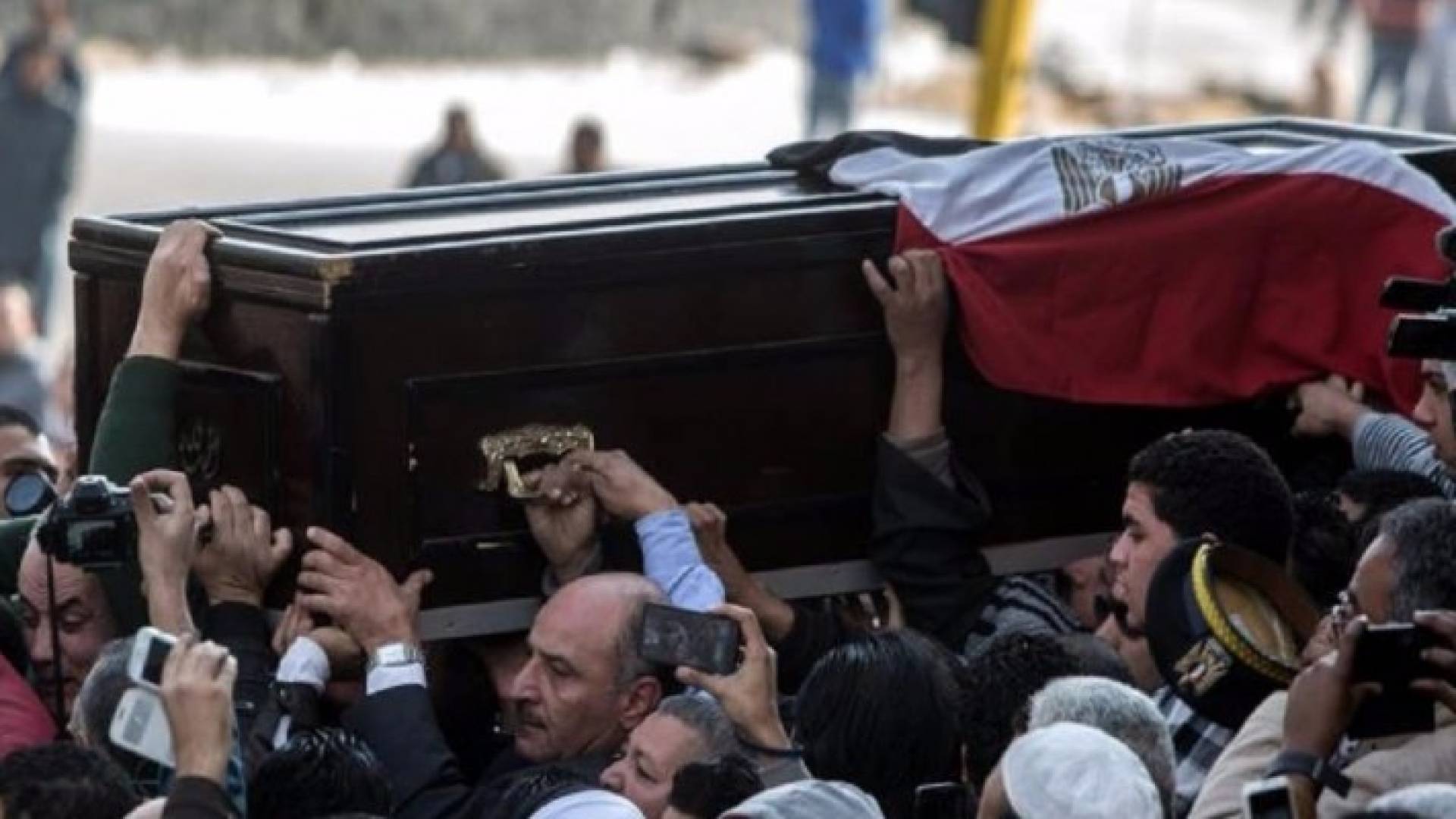مصر تودع أحمد زويل بجنازة عسكرية