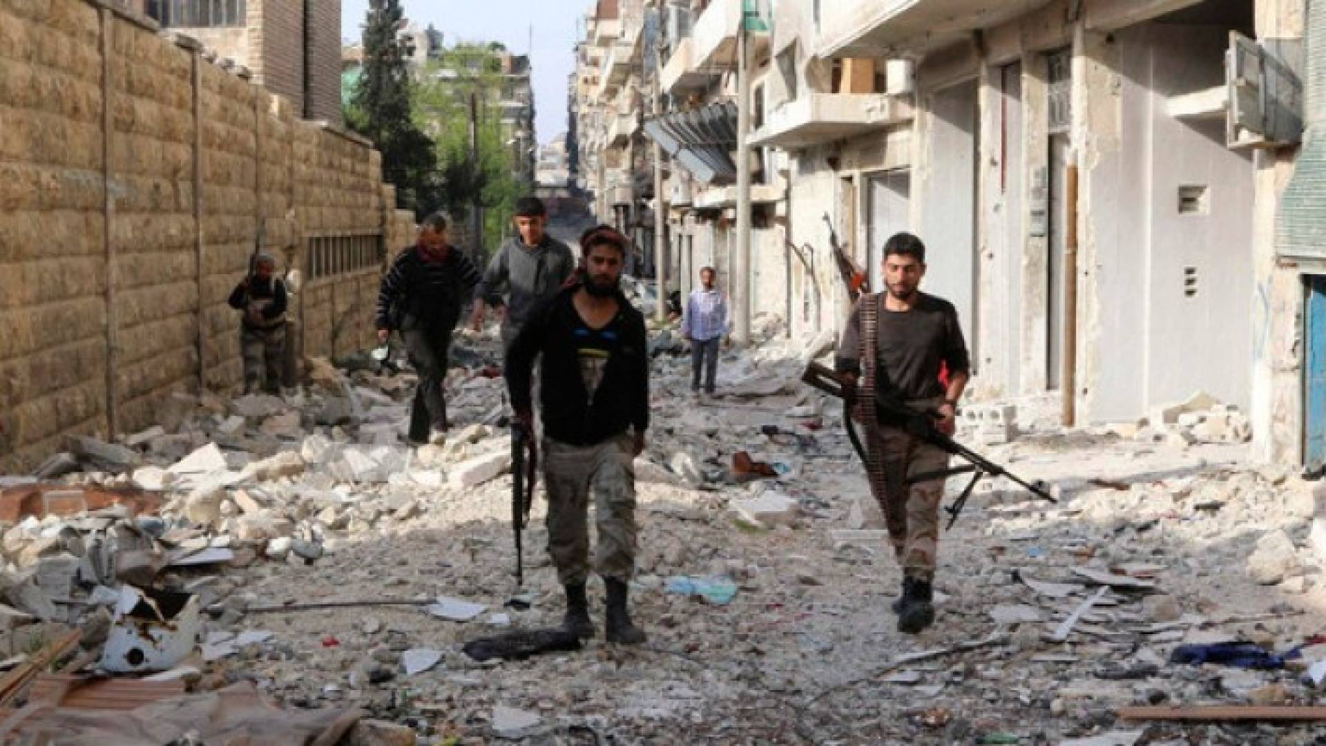معارك متقطعة في حلب بعد فك الحصار