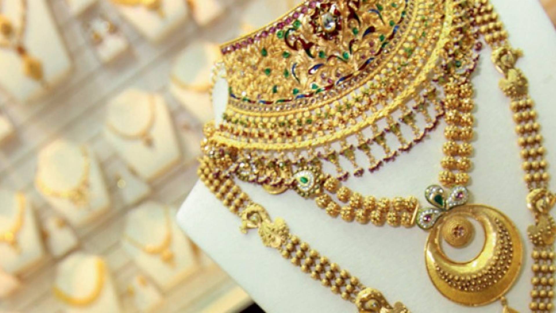 شراء الذهب بشيكات من دون رصيد " حرام "