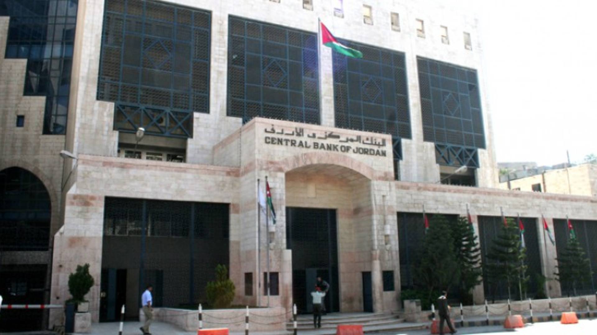 الودائع في البنوك ترتفع إلى 33 مليار دينار