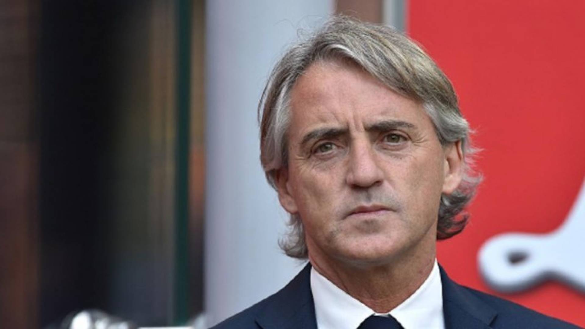 إنتر ميلان يعلن الانفصال عن مدربه مانشيني