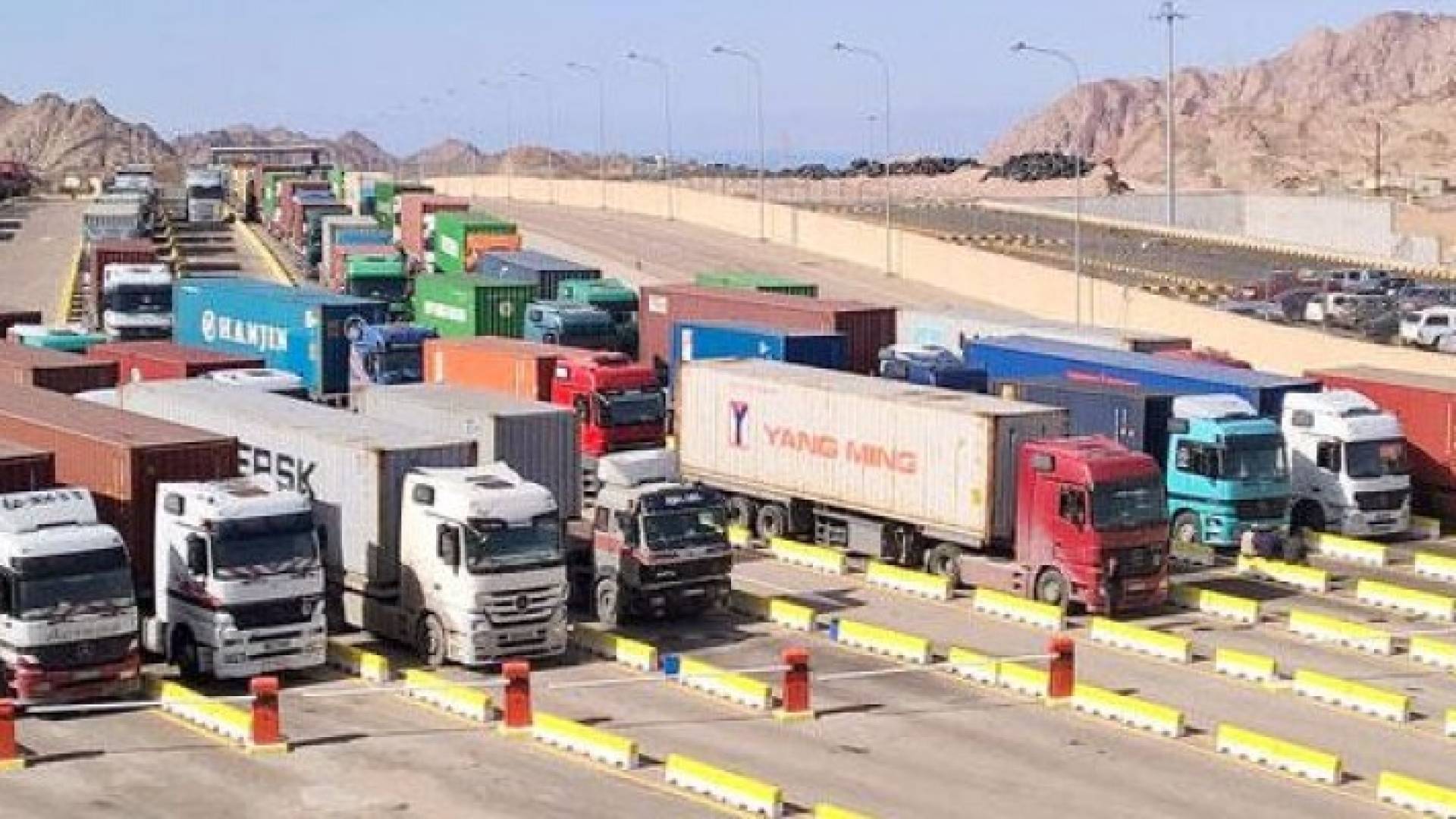 جمارك العقبة تبدأ عملها في الساحة رقم 4