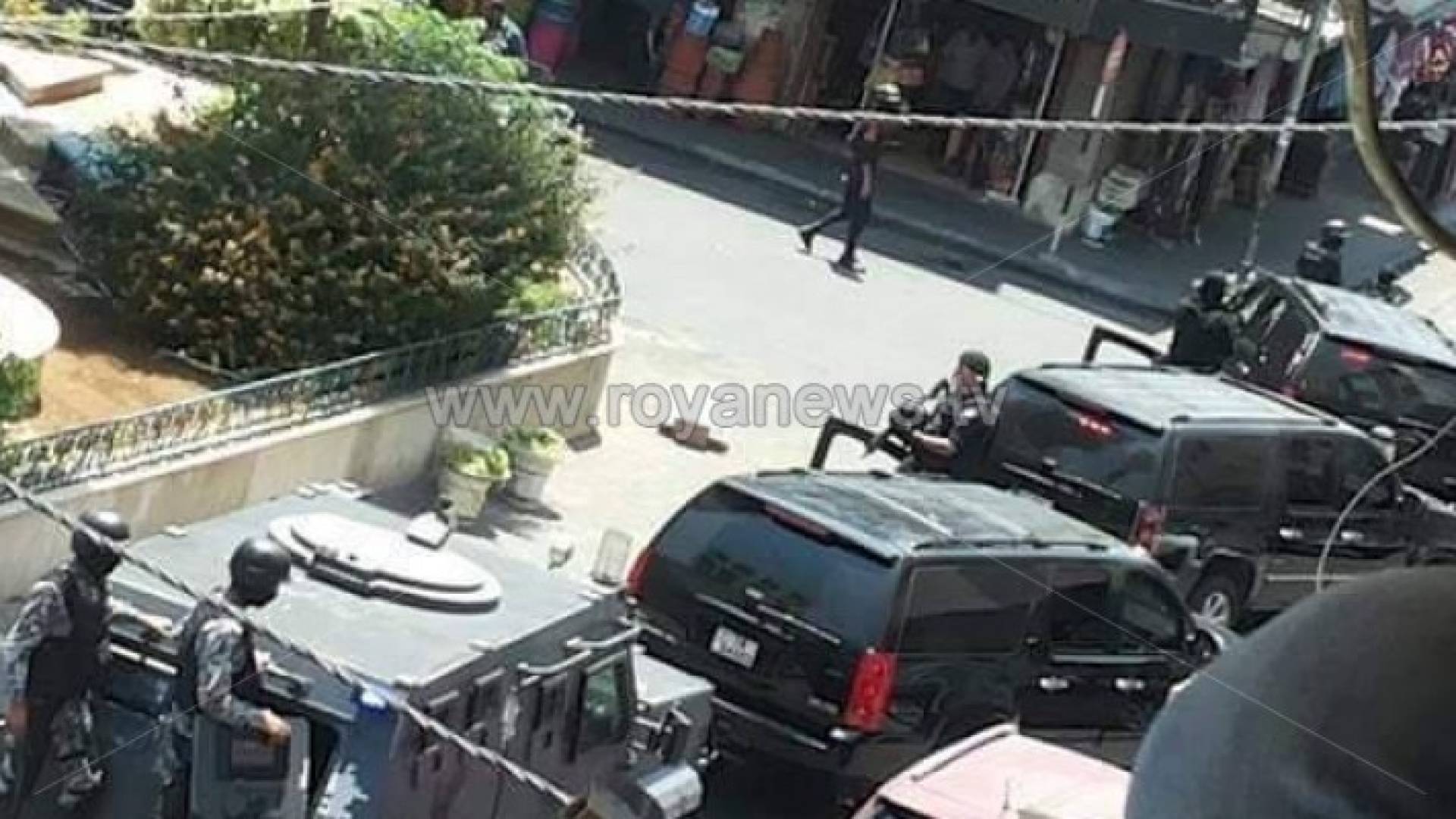 اعتقال 8 مطلوبين بمداهمات في إربد .. صور