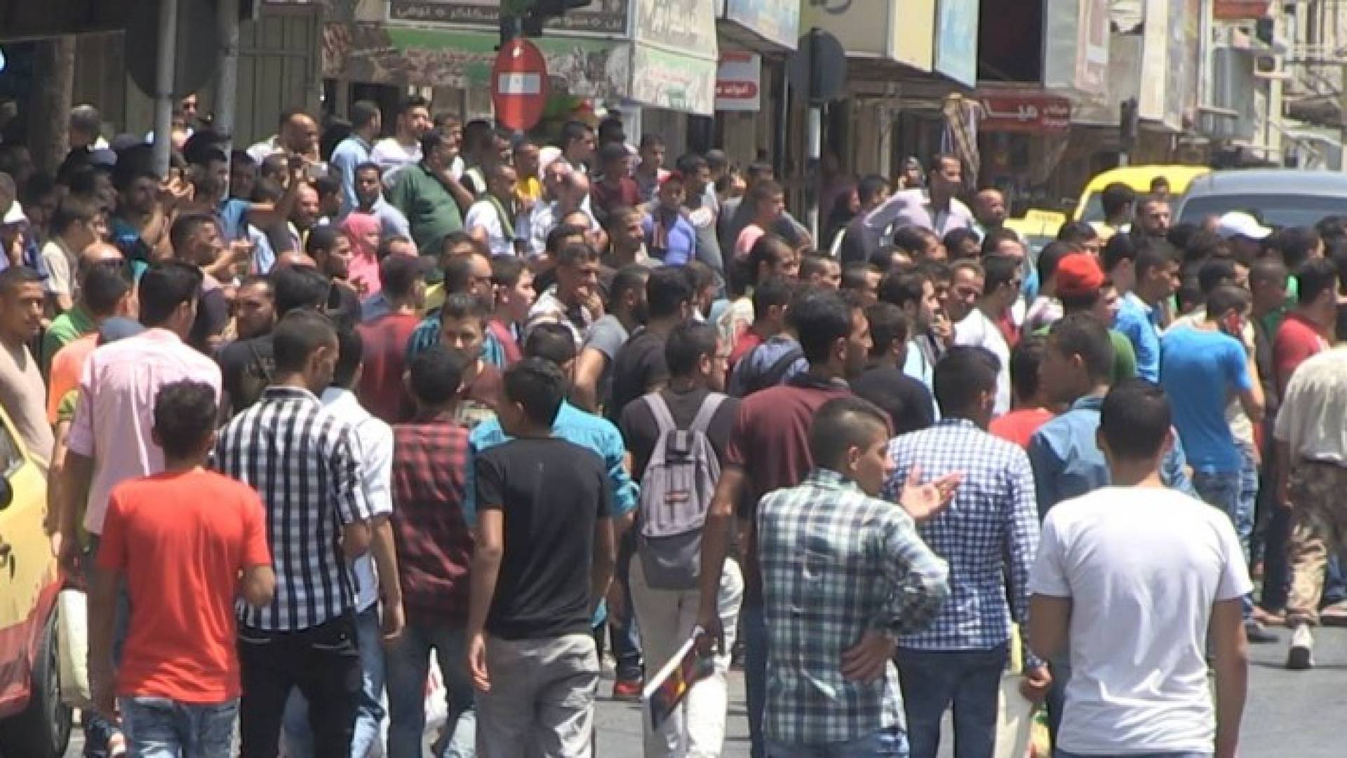 بالفيديو: فرار وإرباك وسط إربد خلال مداهمة أمنية