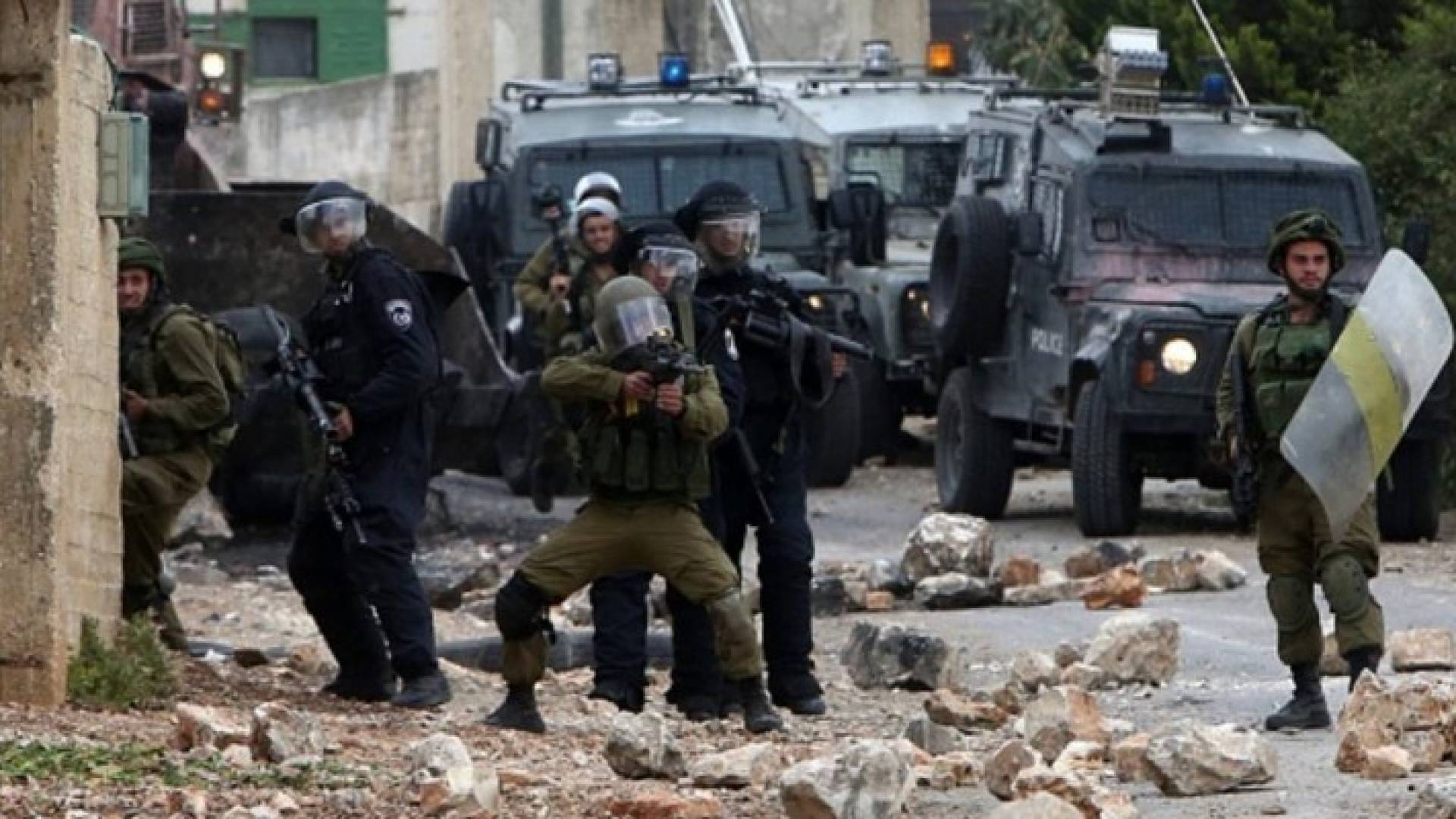 جرحى فلسطينيون باشتباكات في نابلس
